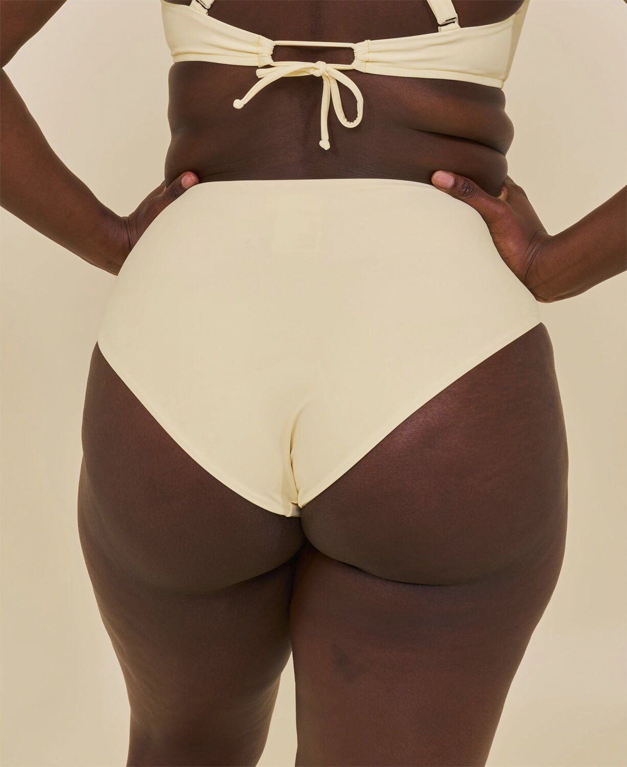 Ubud h&ouml;gmidjade bikinitrosa