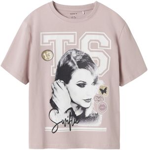 NFKDUSAN TSWIFT SS NREG TOP BOX NOO