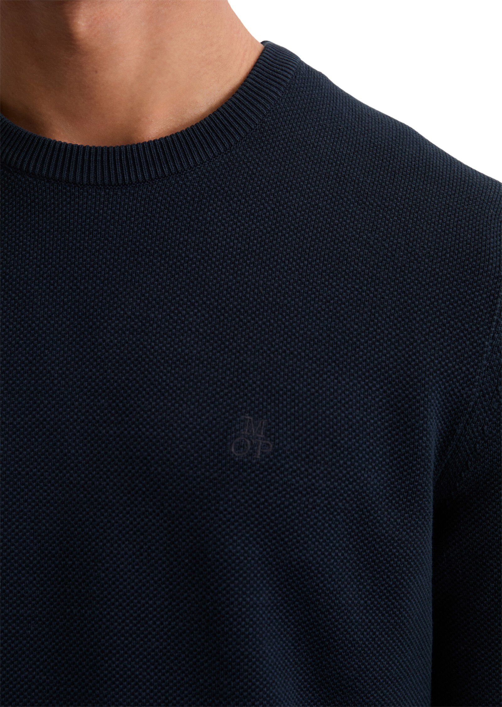 Crewneck, cotton slub, piqu&eacute; struct