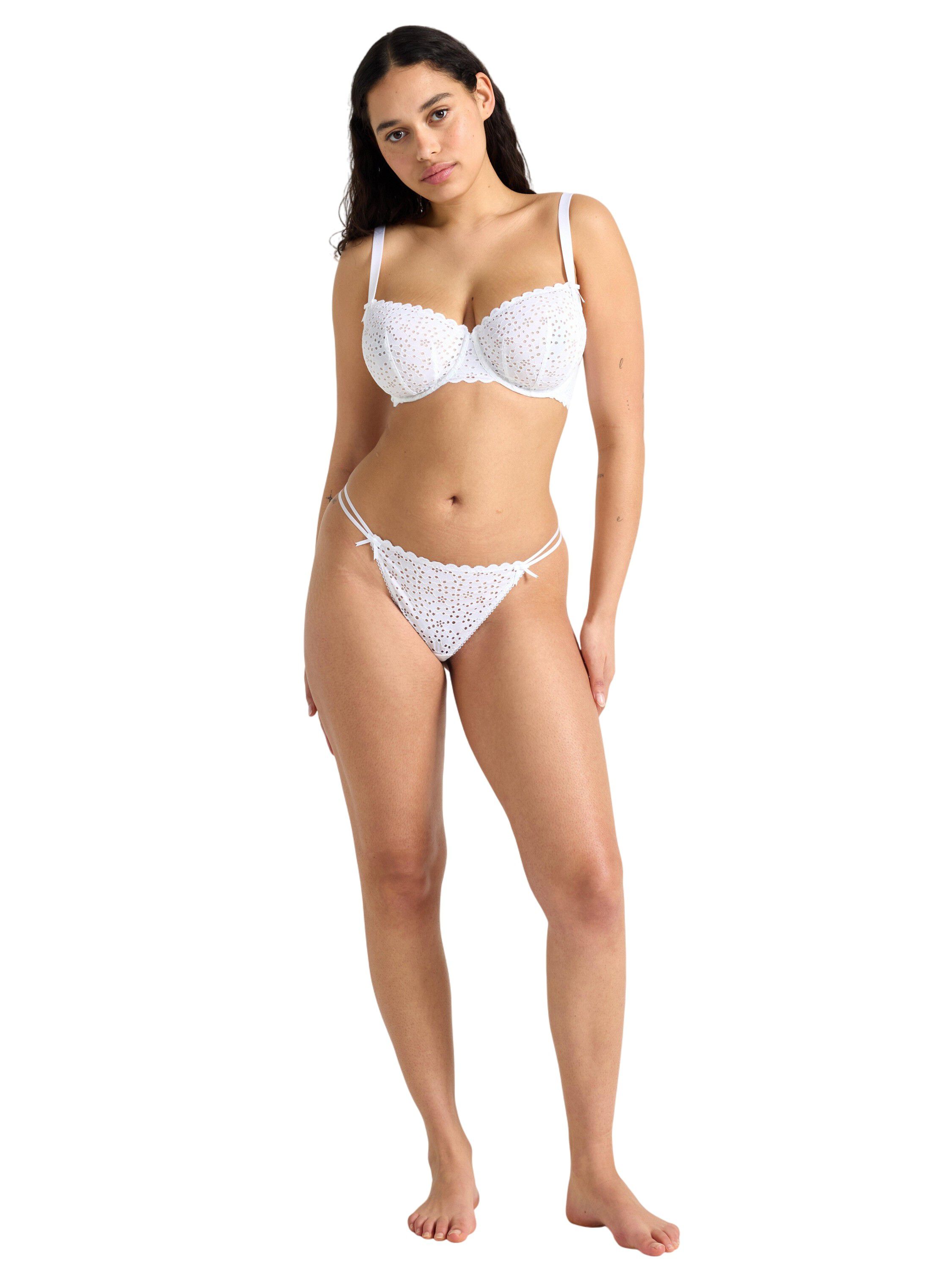 Skilla ovadderat bh med broderi