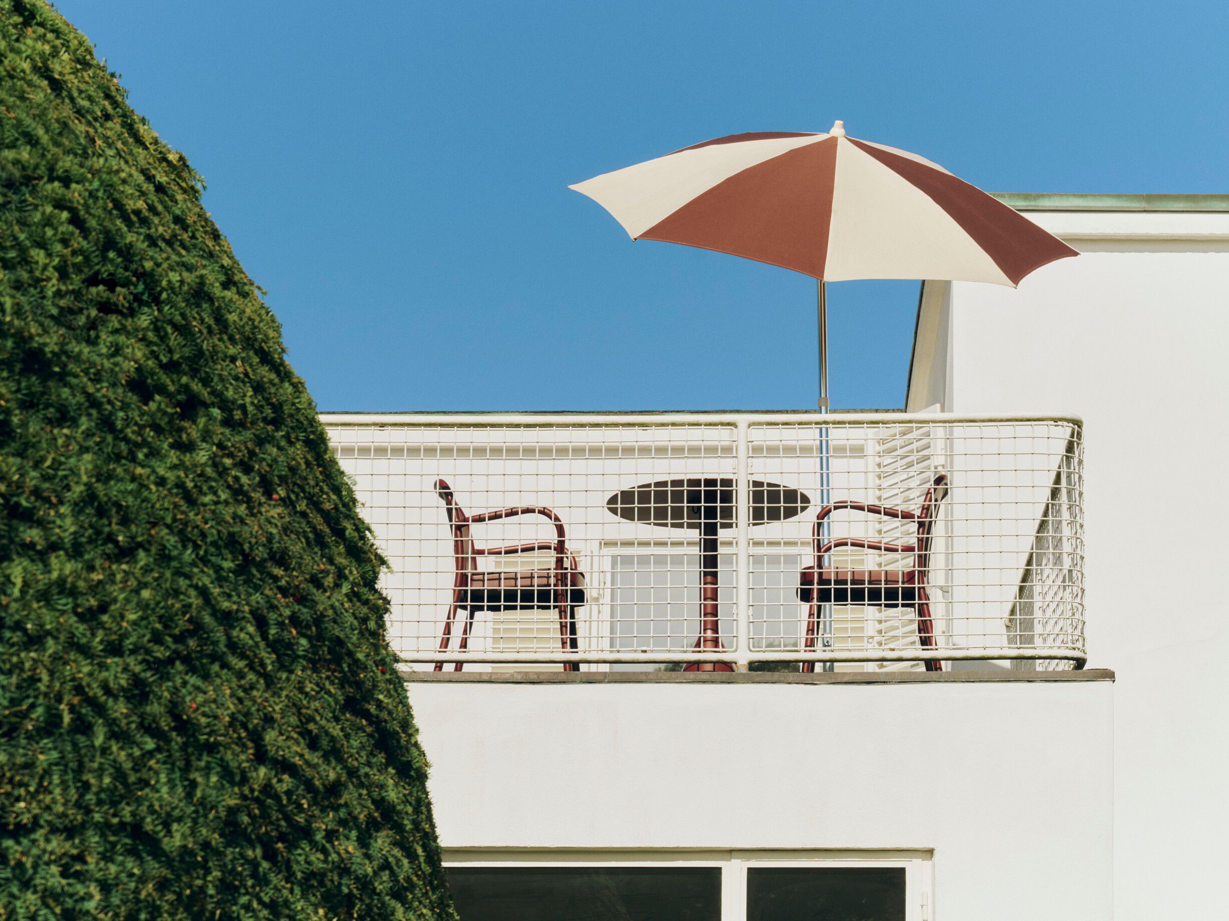 Terrazza Parasol-Octagon-Off-white and burgundy