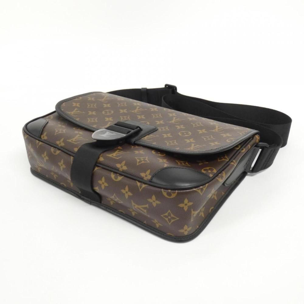 Louis Vuitton Shoulder Bags