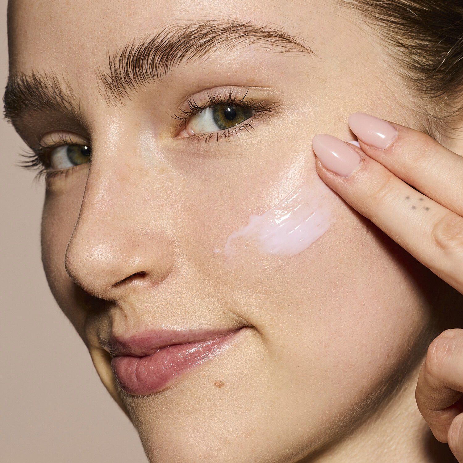 Grip Trip - &Aring;terfuktande och plumpande foundation