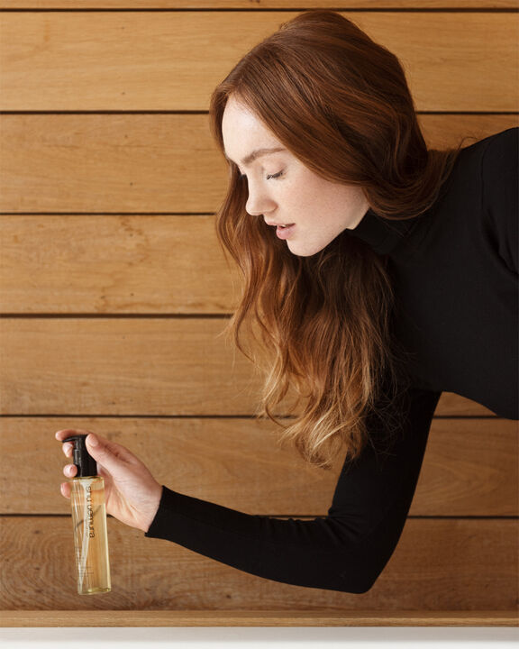 essence absolue nourishing protective hair oil