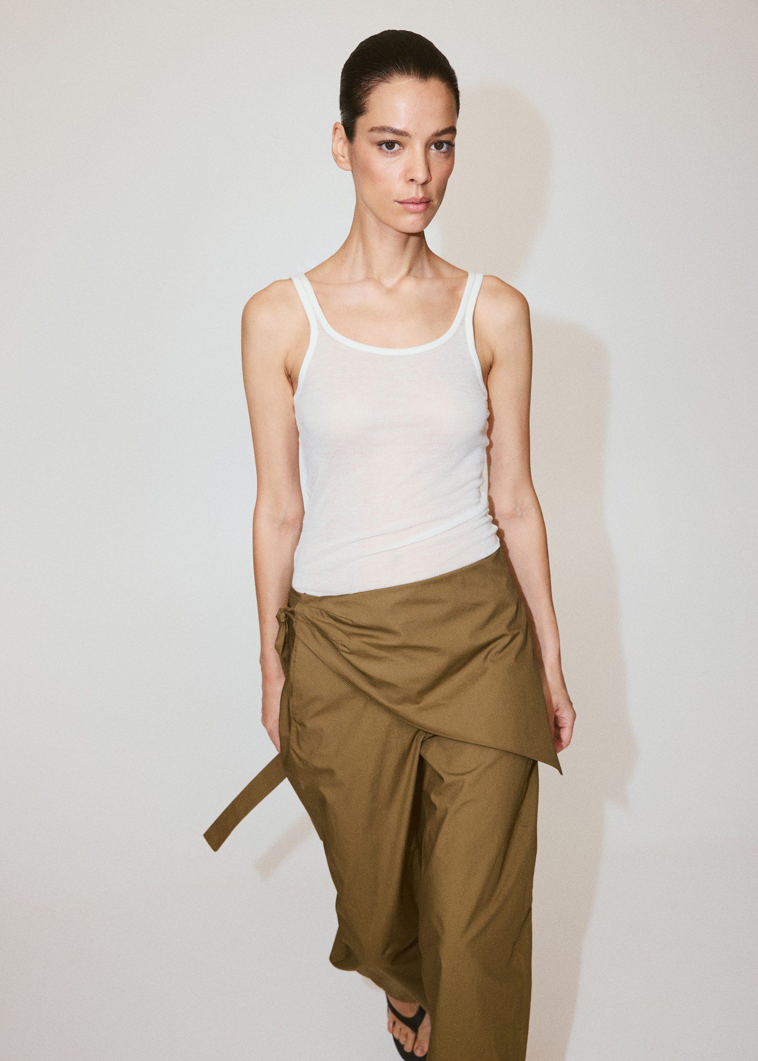 Straight-leg trousers with detachab