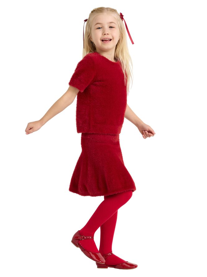 Mjukt utsvängd kjol i fjädergarn.