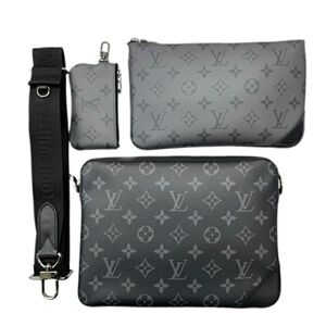 Louis Vuitton Shoulder Bags