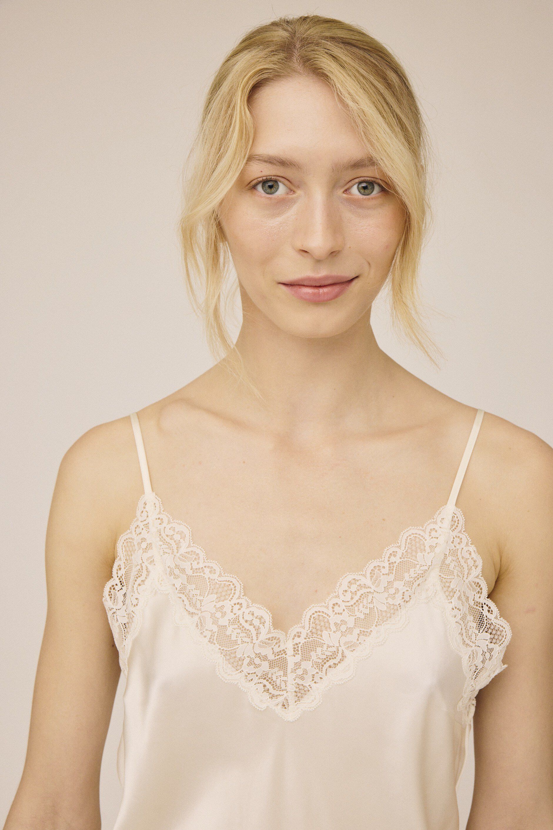 Moon 3 G - Strap Top w. Lace, 100% Silk