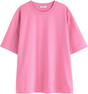Comfy, stylish t-shirt with an over