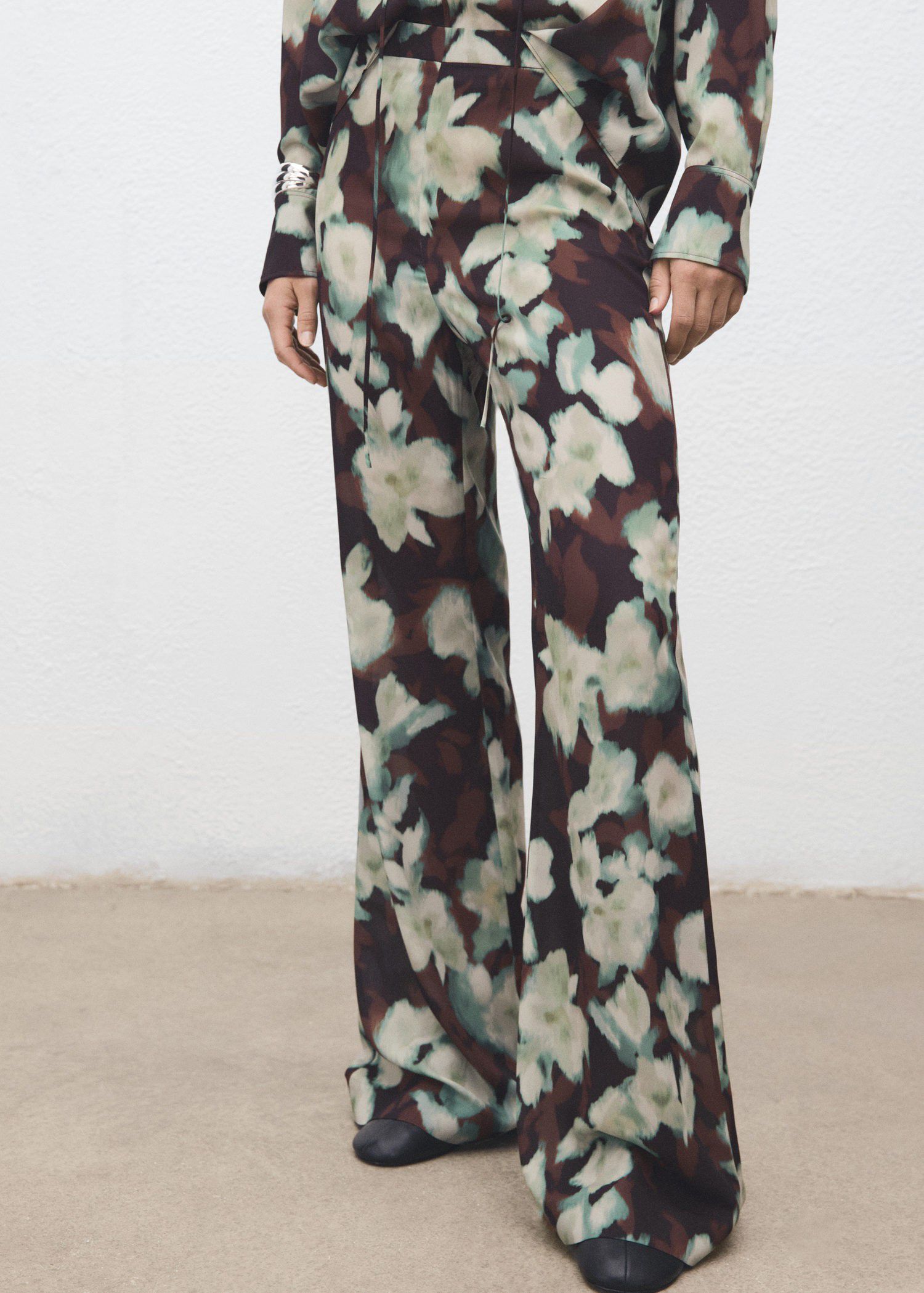 Printed flared trousers