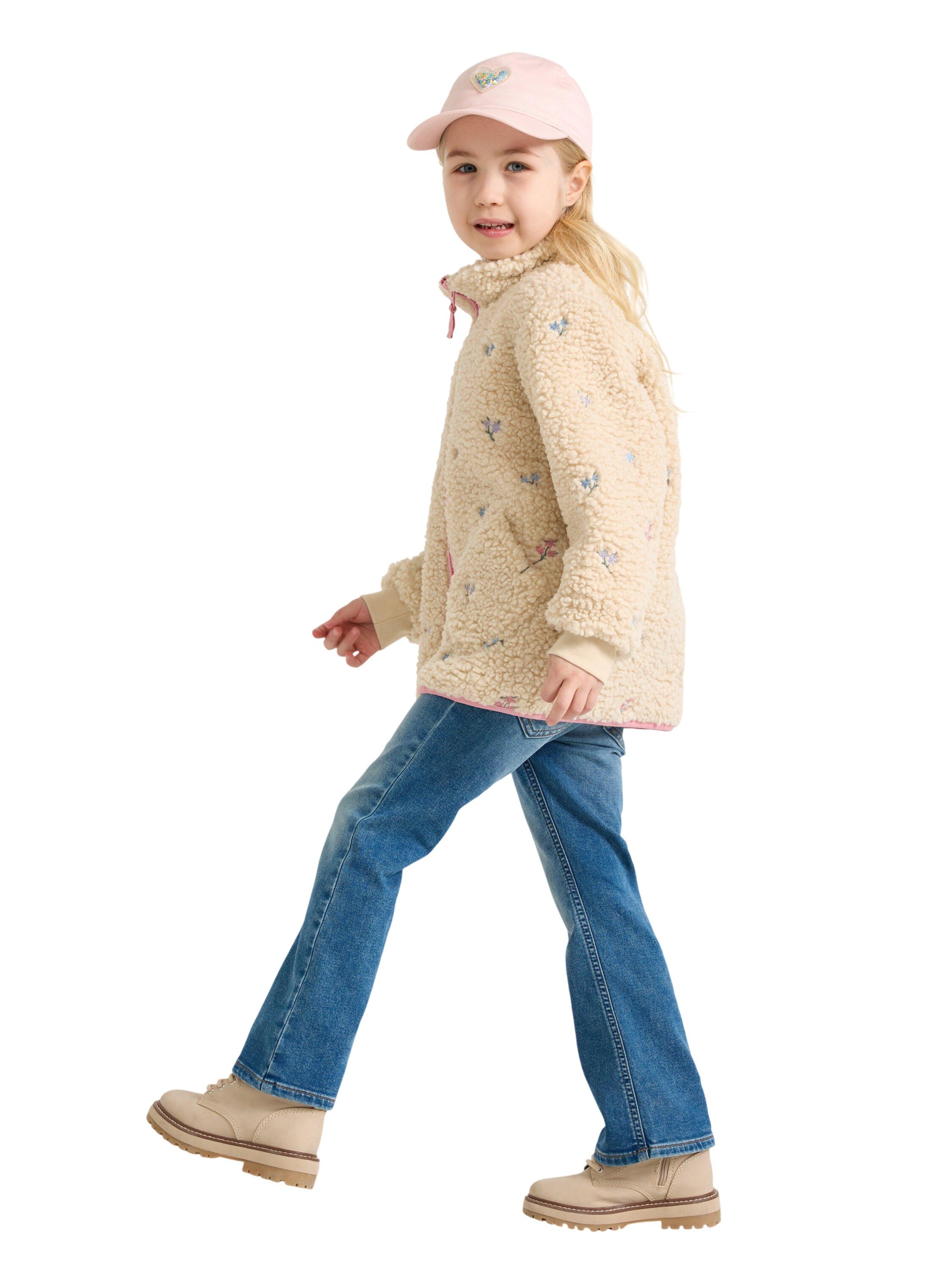 A warm and cosy pile jacket with si