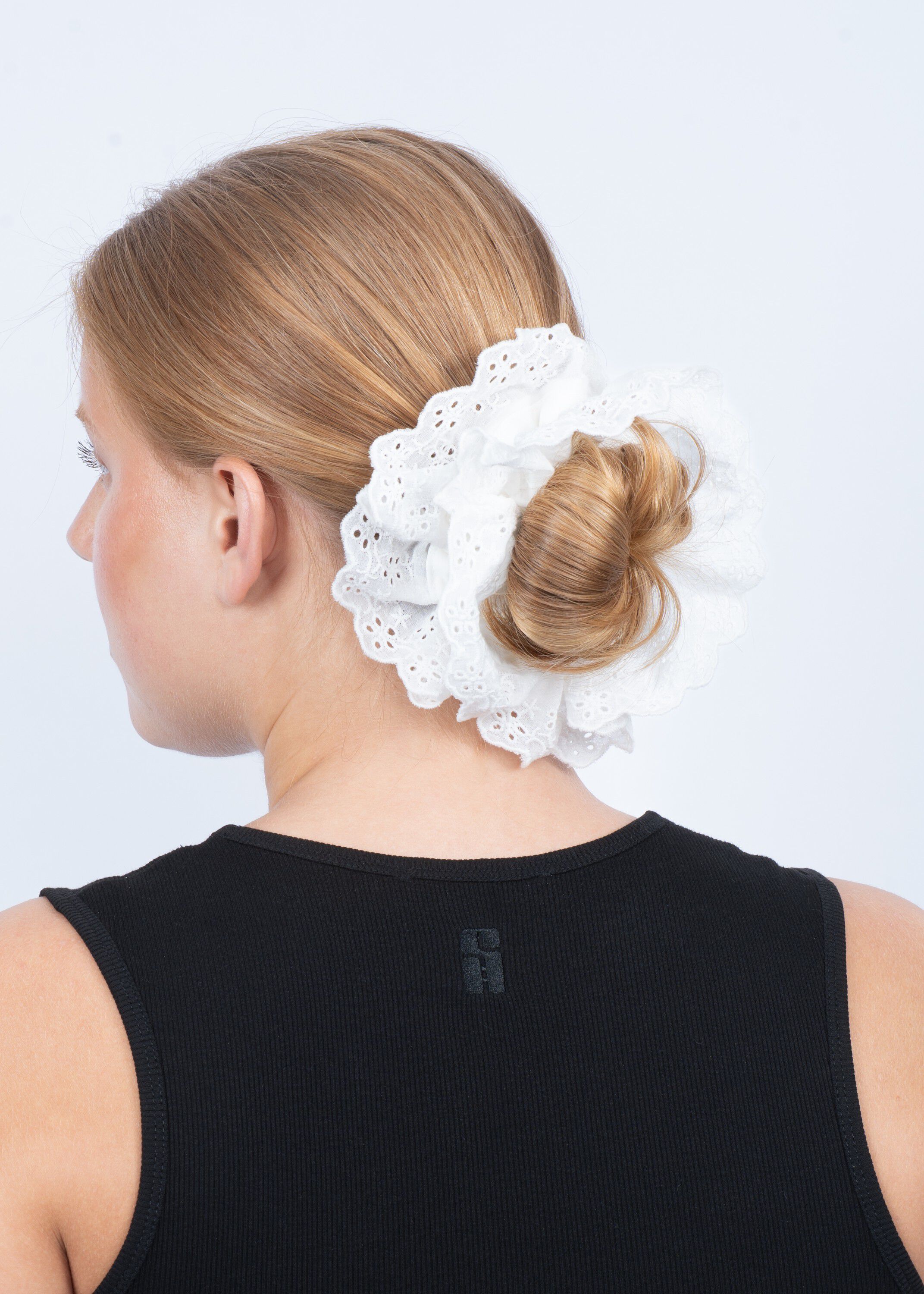 Broderie Scrunchie