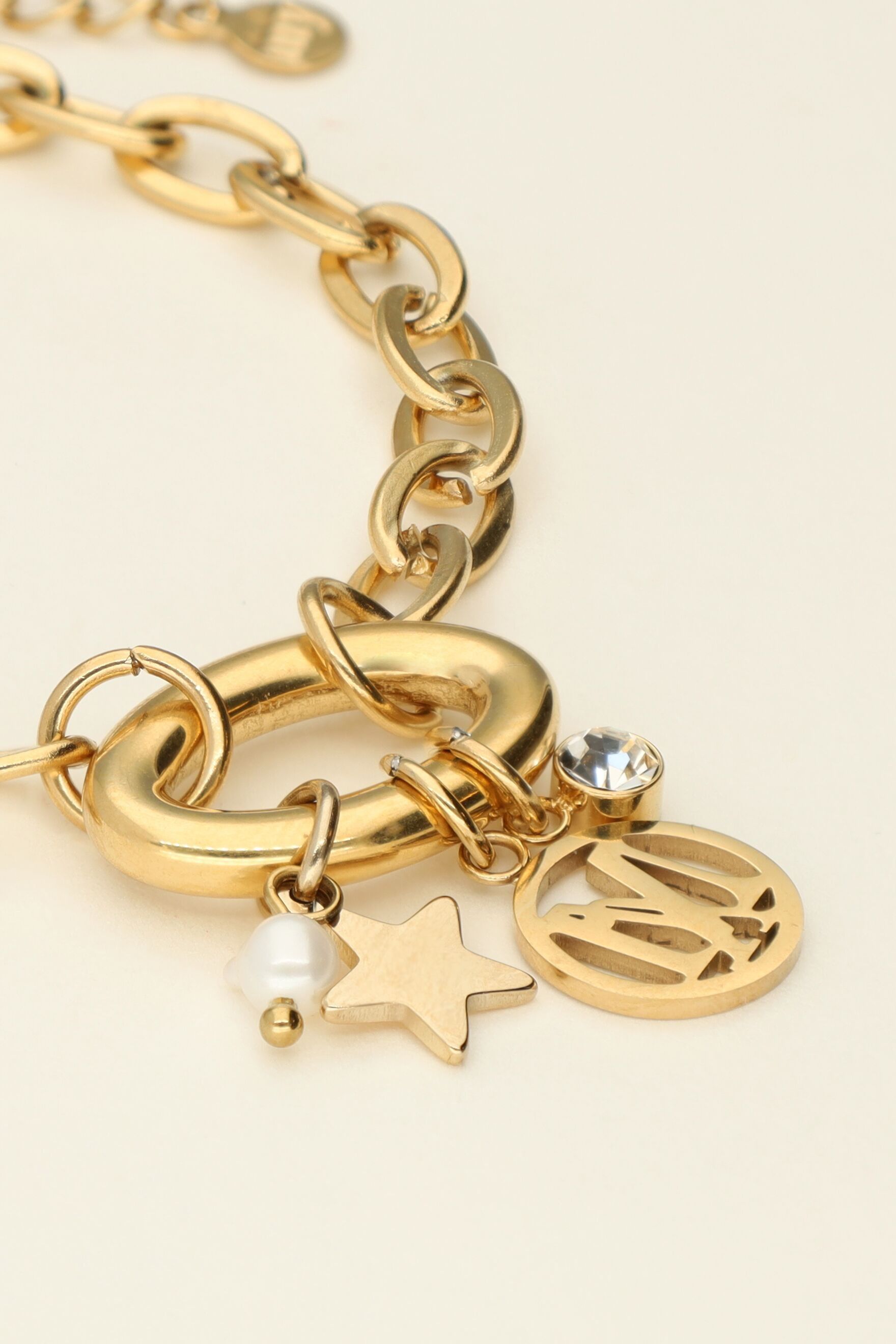 Bracelet chain logo