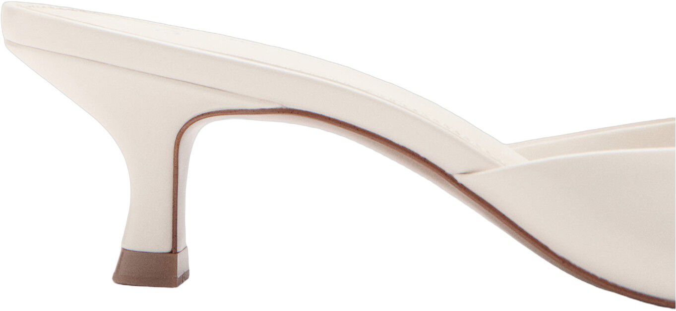 Pointed heel sandals