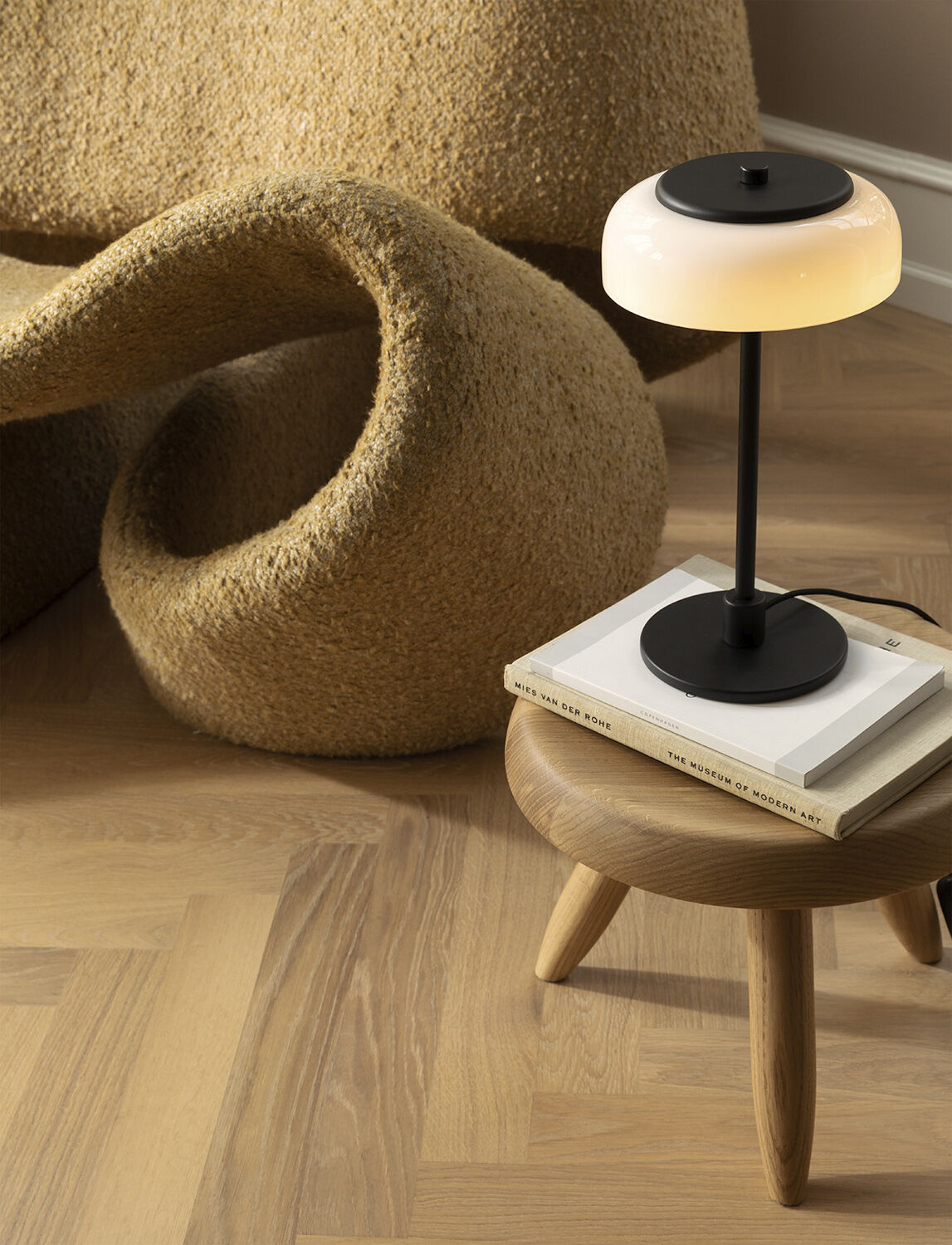 Blossi Table Small, black / opal