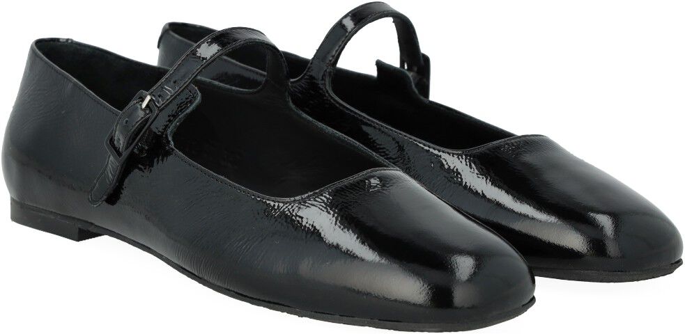 Ballerina med moderat firkantet snude