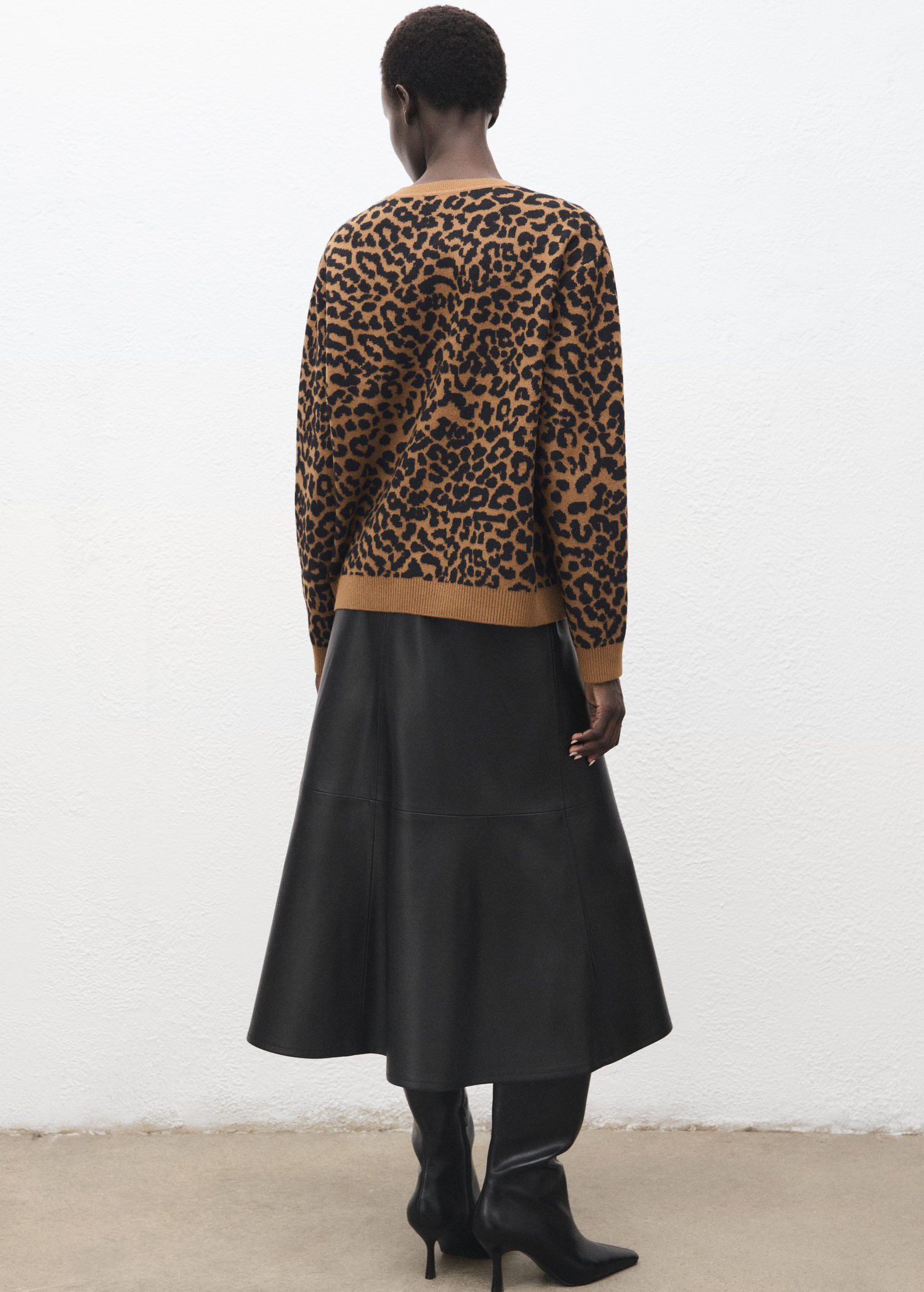 Leopard-print knitted sweater