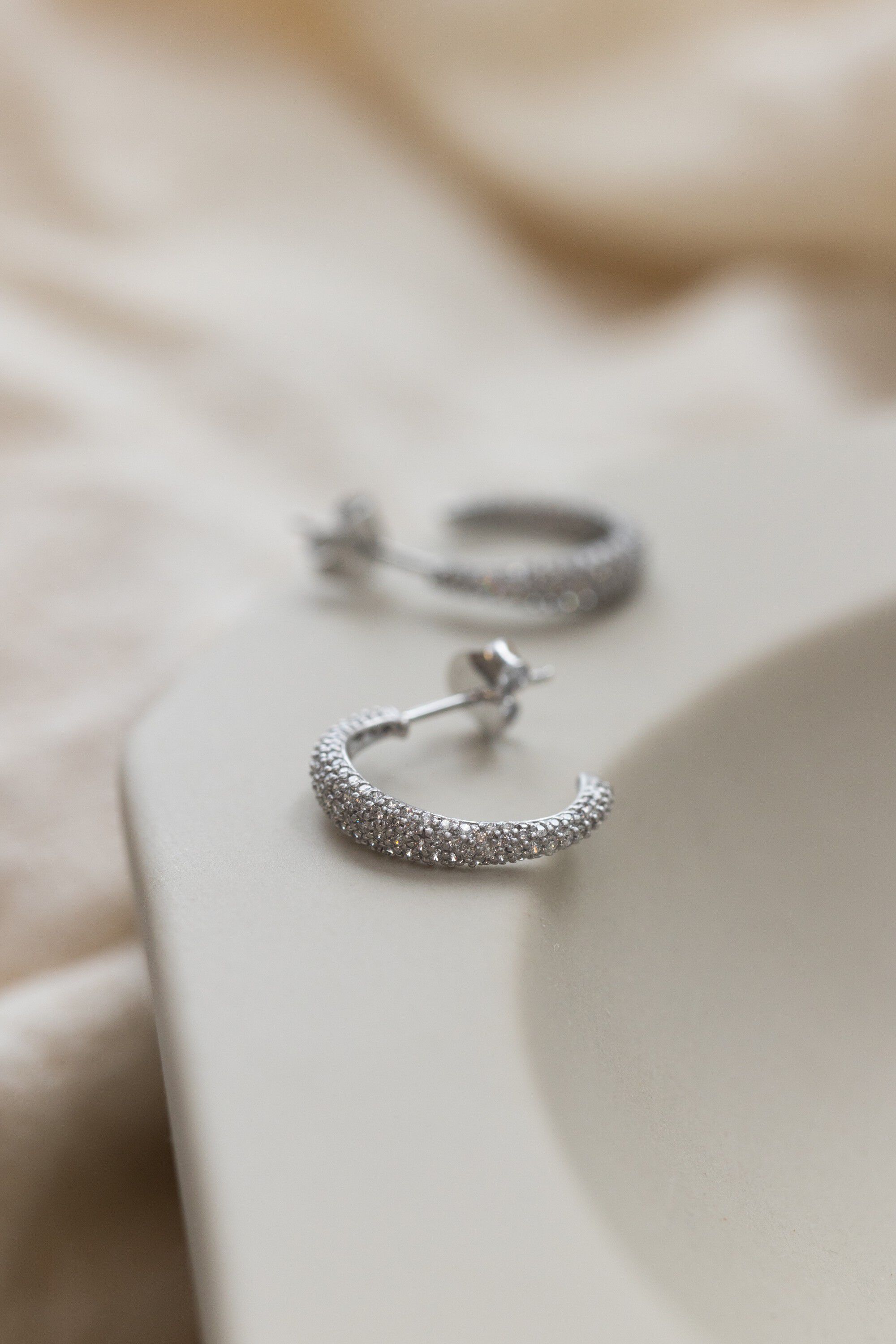 Ocean Flow Medium Sparkle Hoop