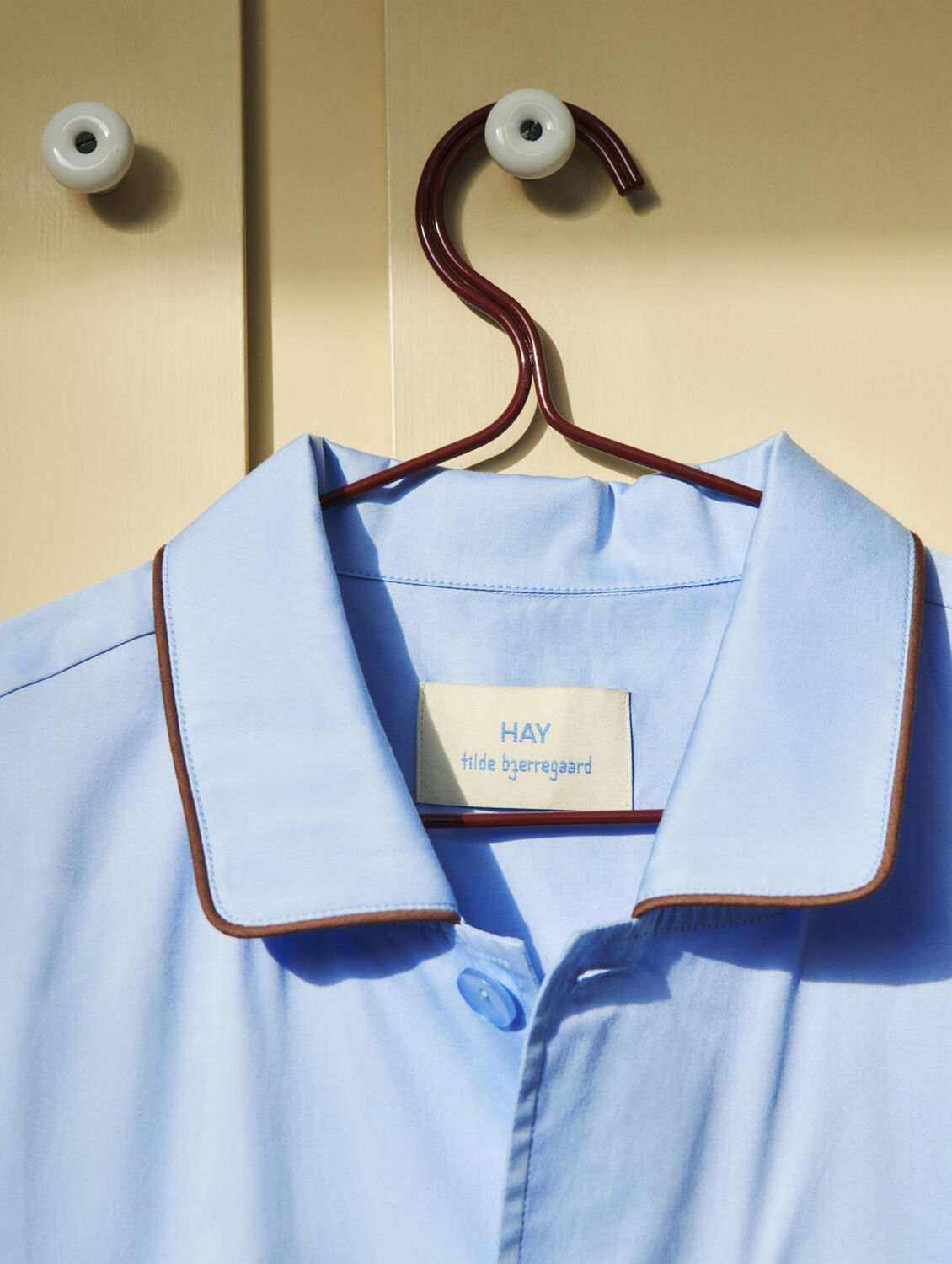 Colour Hanger-Set of 3-Maroon red