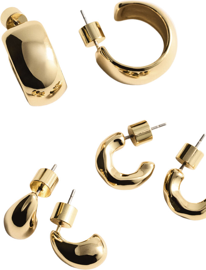 Set of hoop earrings