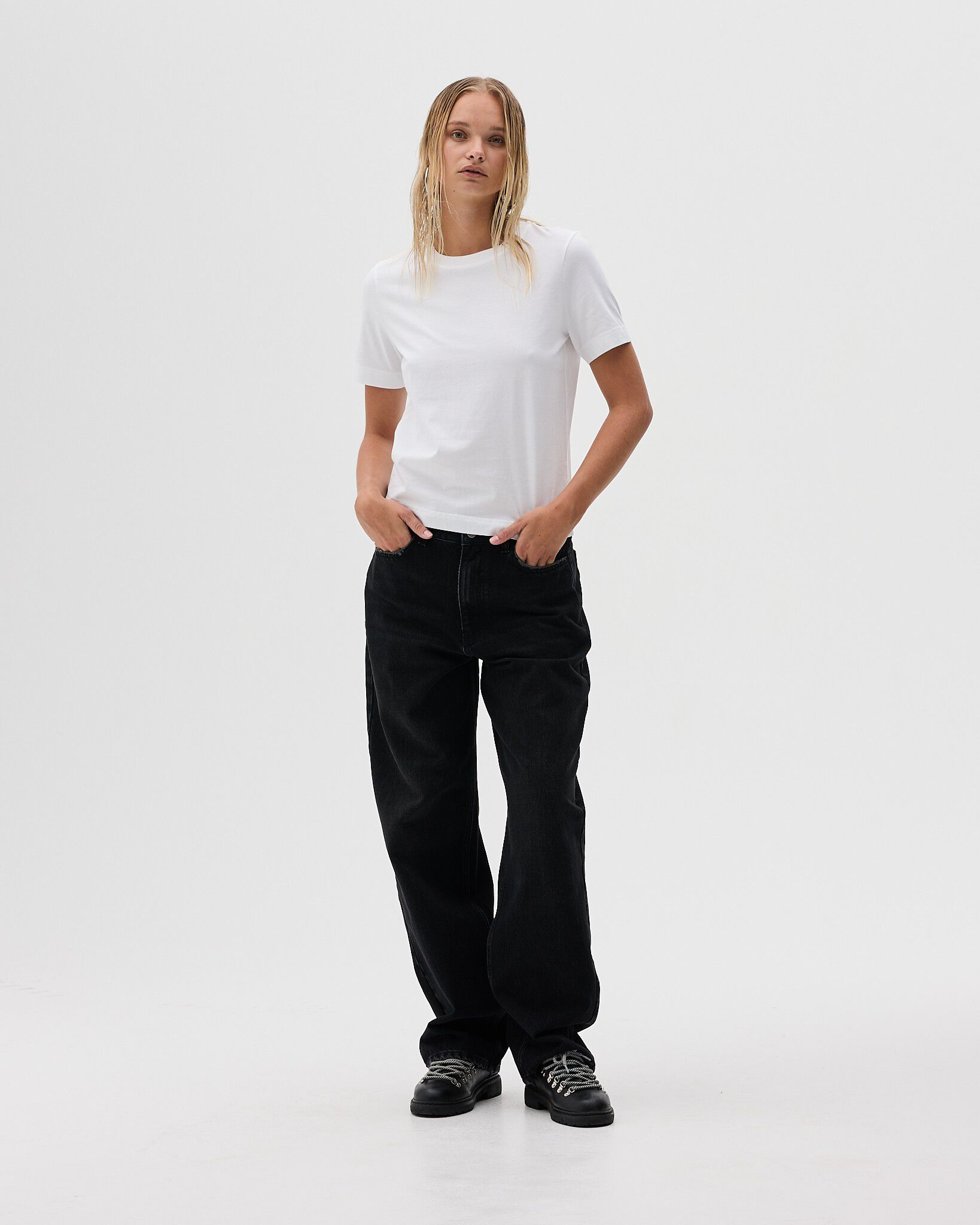 WOMEN'S CLASSIC FIT T-SHIRT