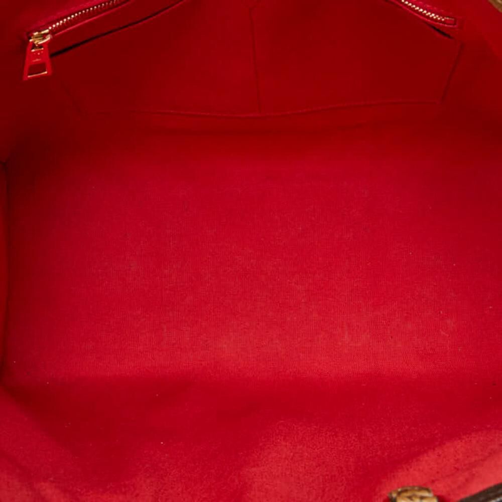 Louis Vuitton Shoulder Bags