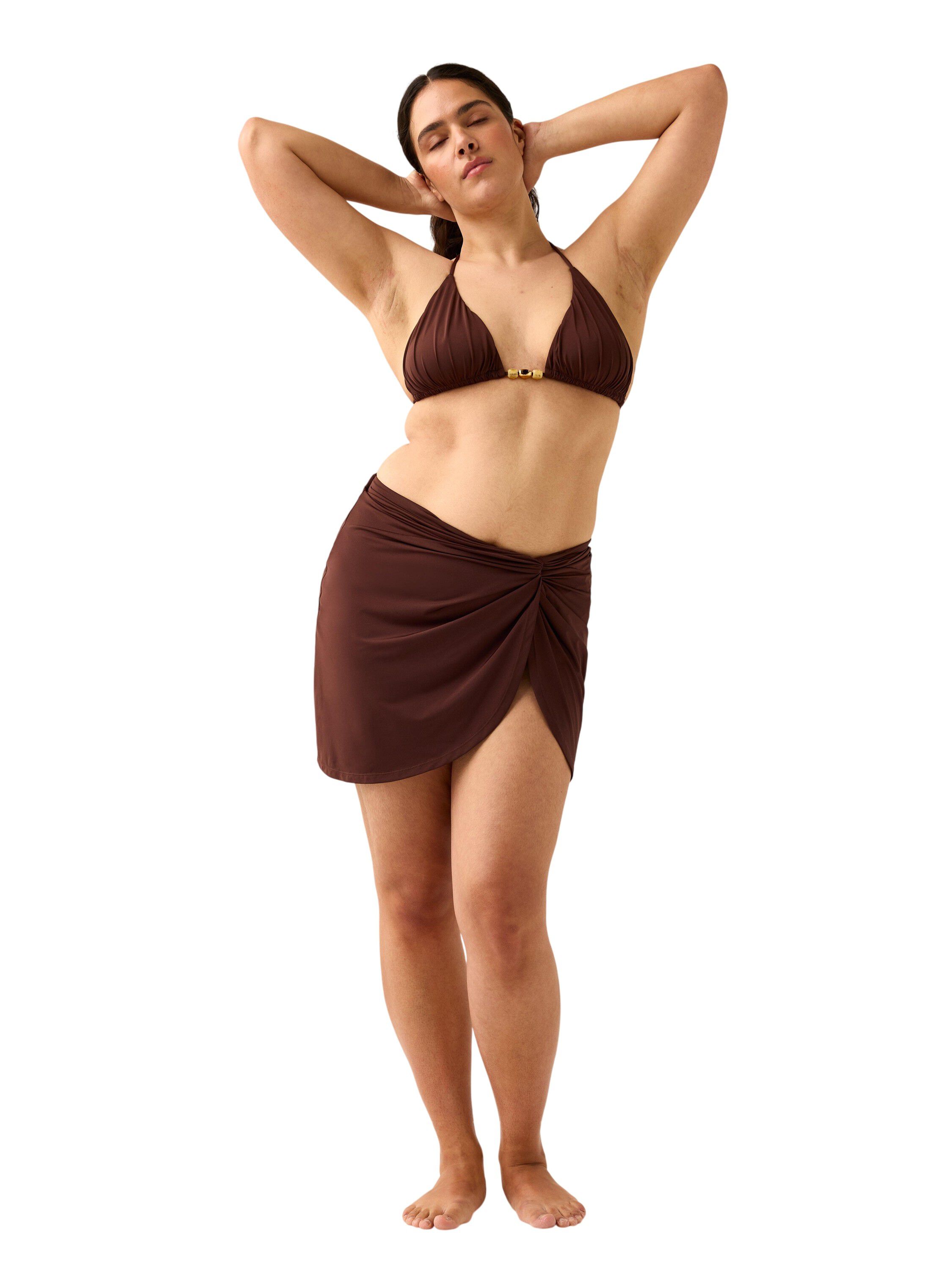 Badeskj&oslash;rt med vridet detalj foran.