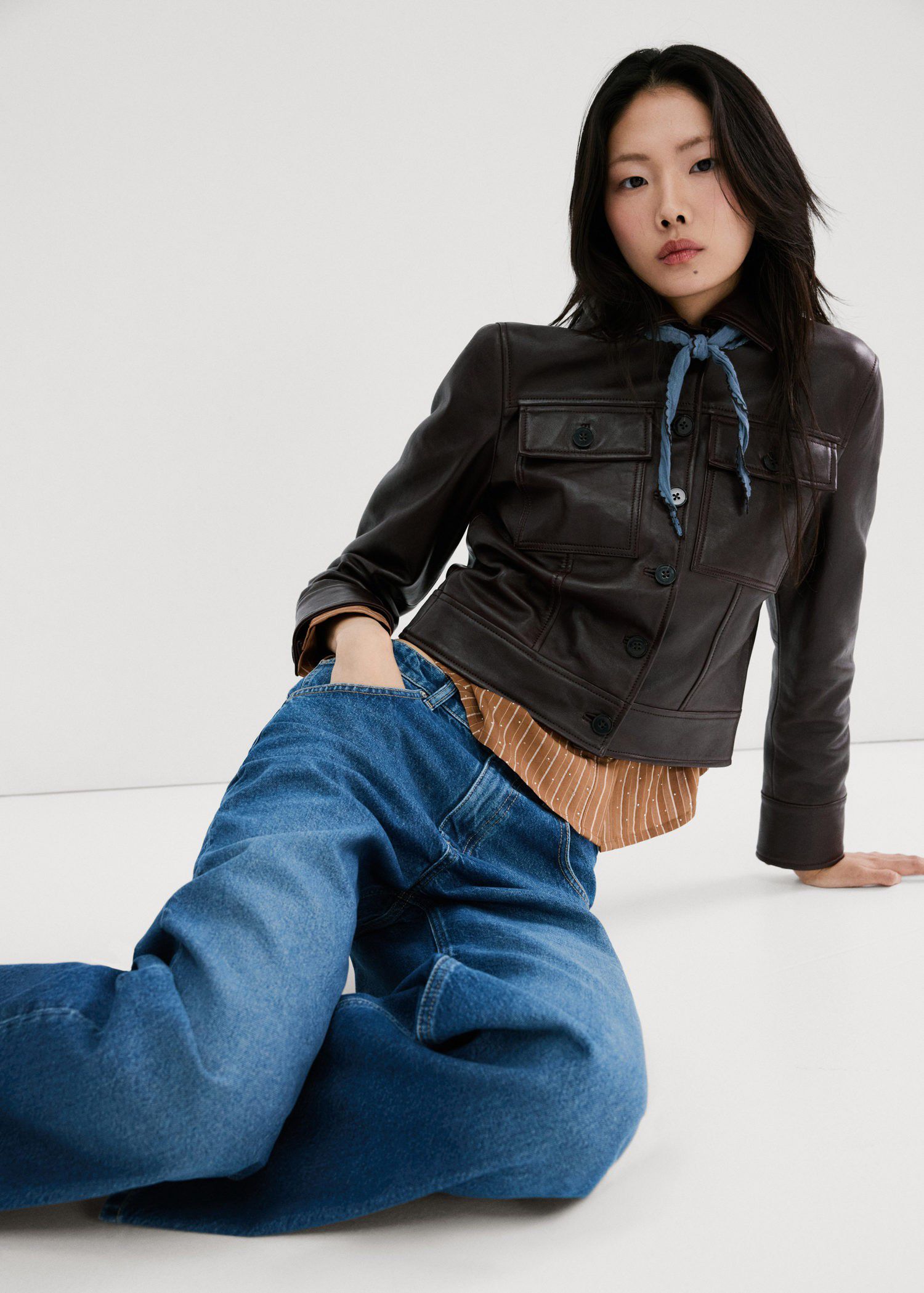 Low-rise wide leg jeans