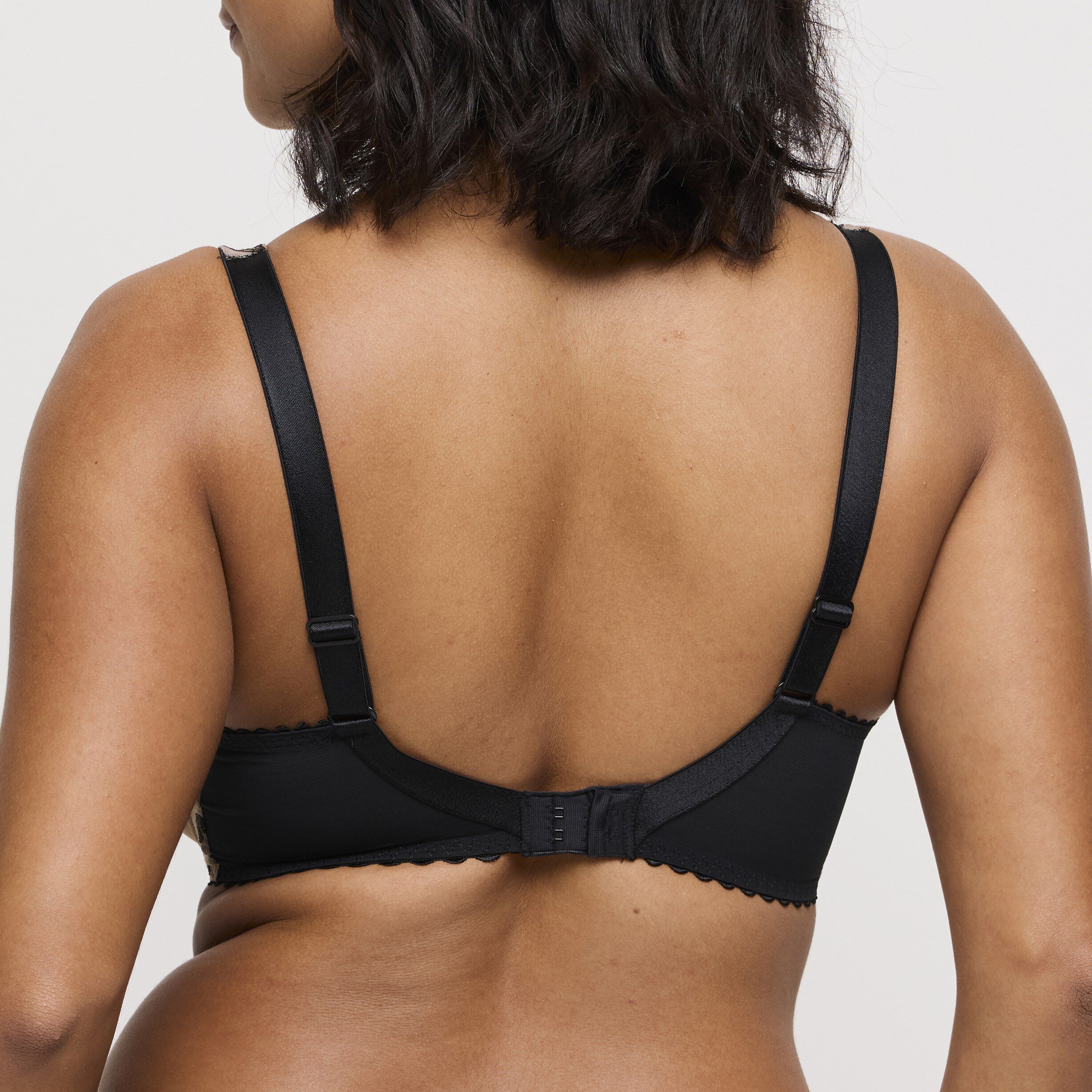 Manali half padded plunge bra