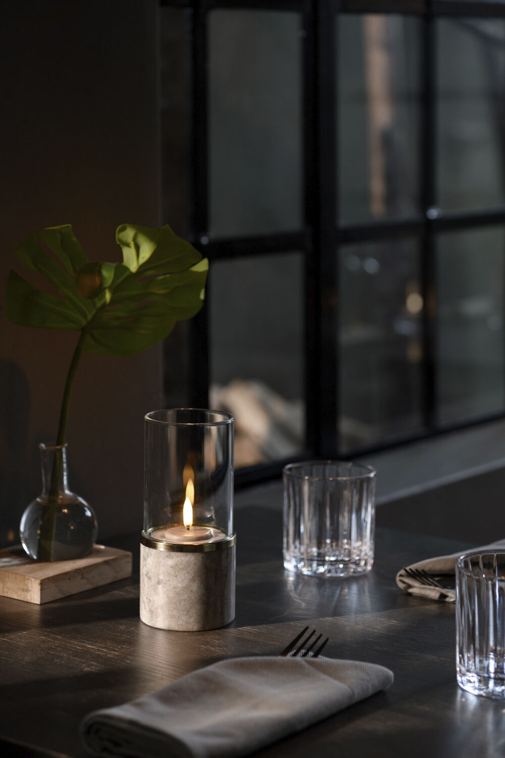 LED rechargeable base, Medium, USB-C, White, 34,5x9 cm