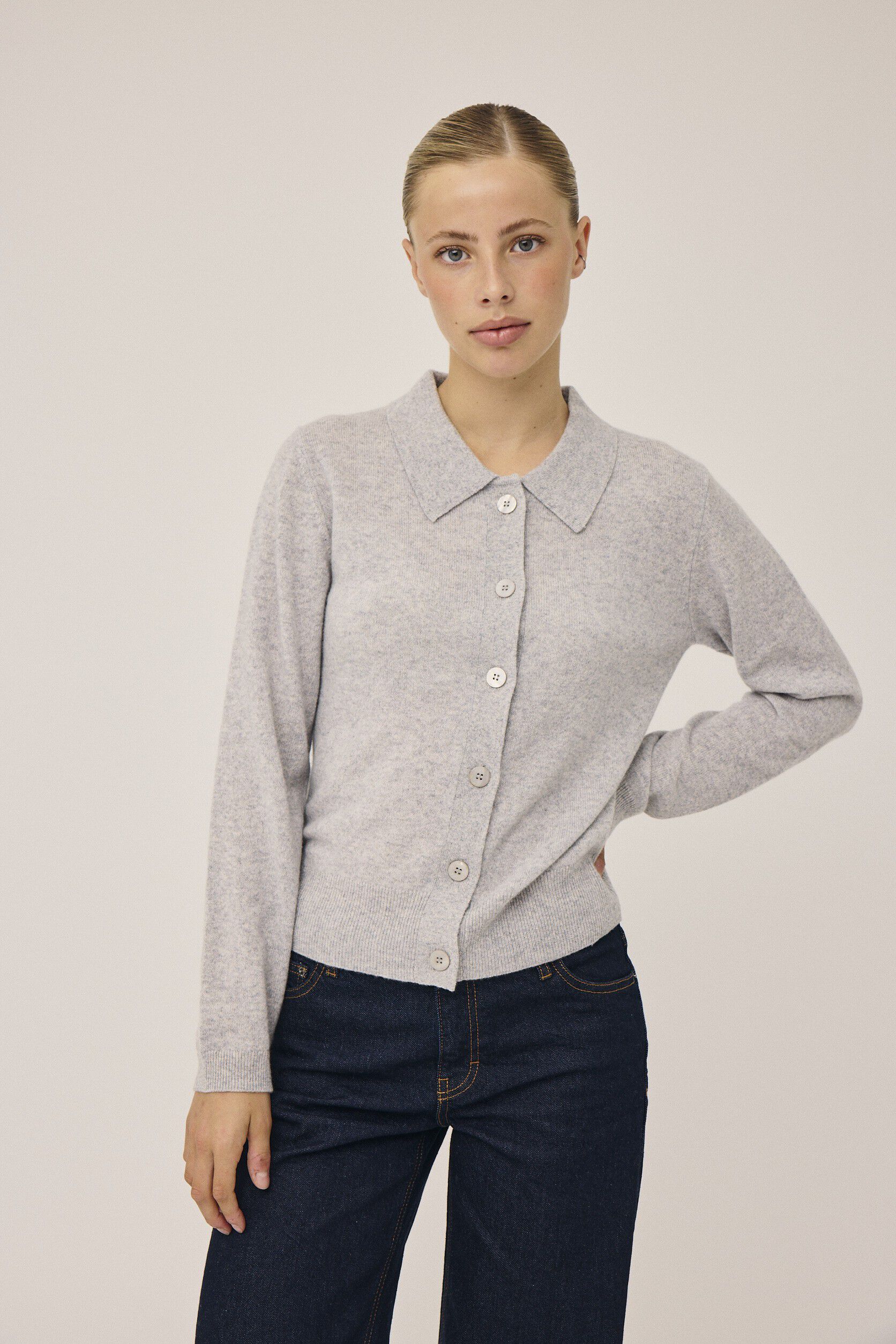 Mabel 15 Lang&aelig;rmede polo strikcardigan - 100% Cashmere