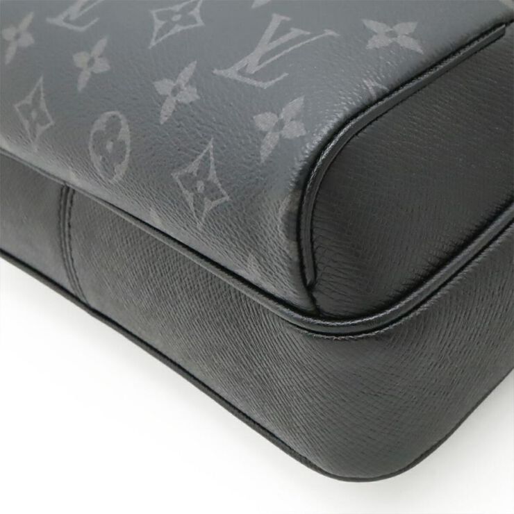 Louis Vuitton Messenger