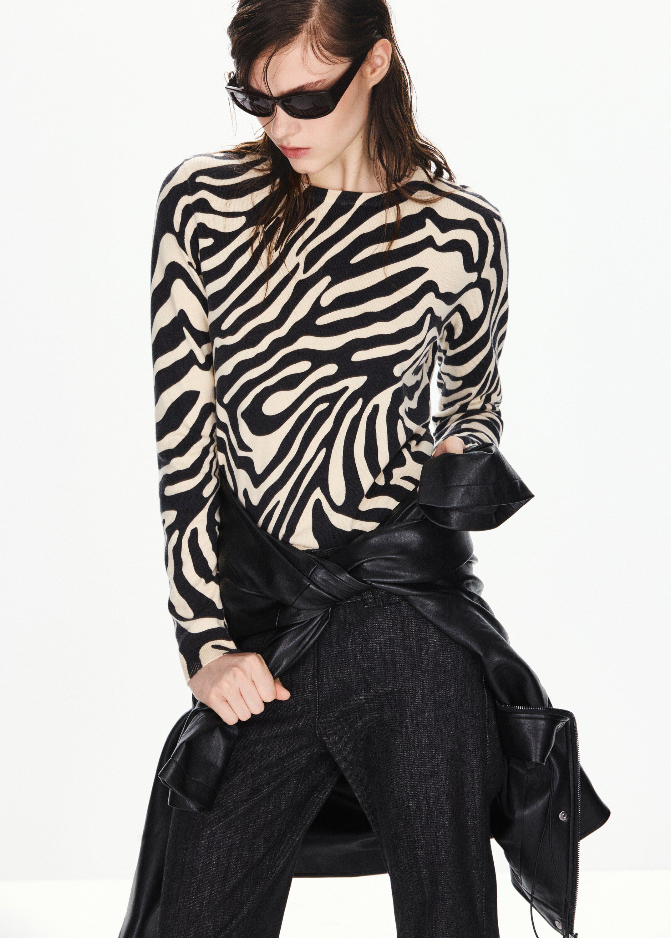 Fine-knit zebra jumper