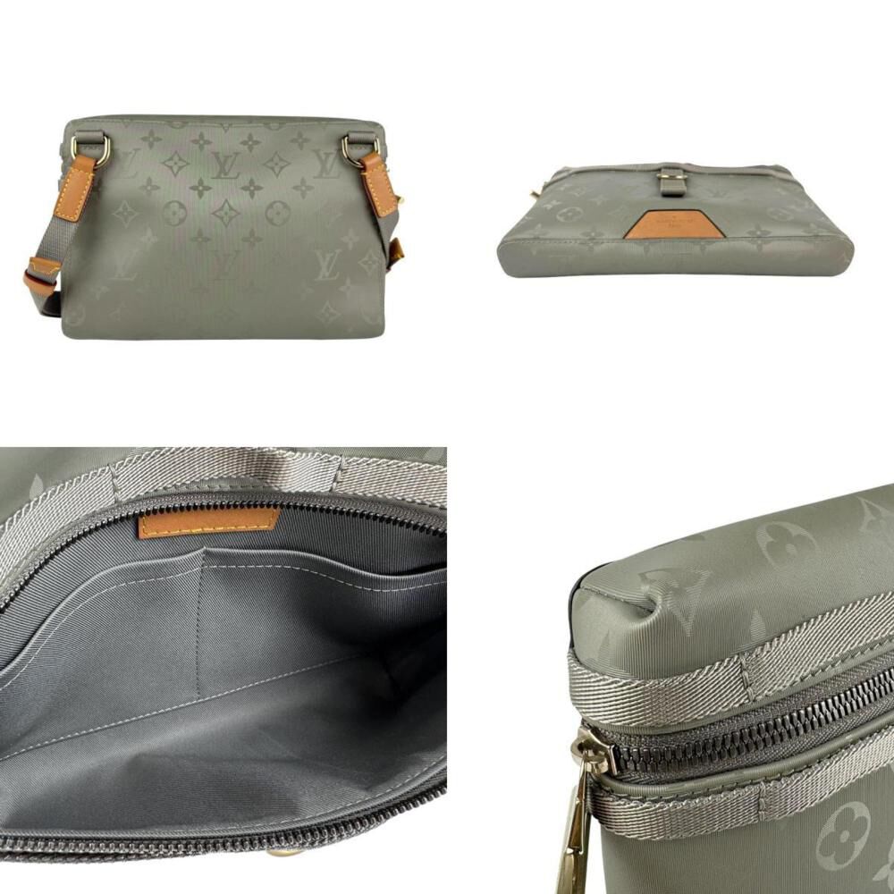 Louis Vuitton Shoulder Bags