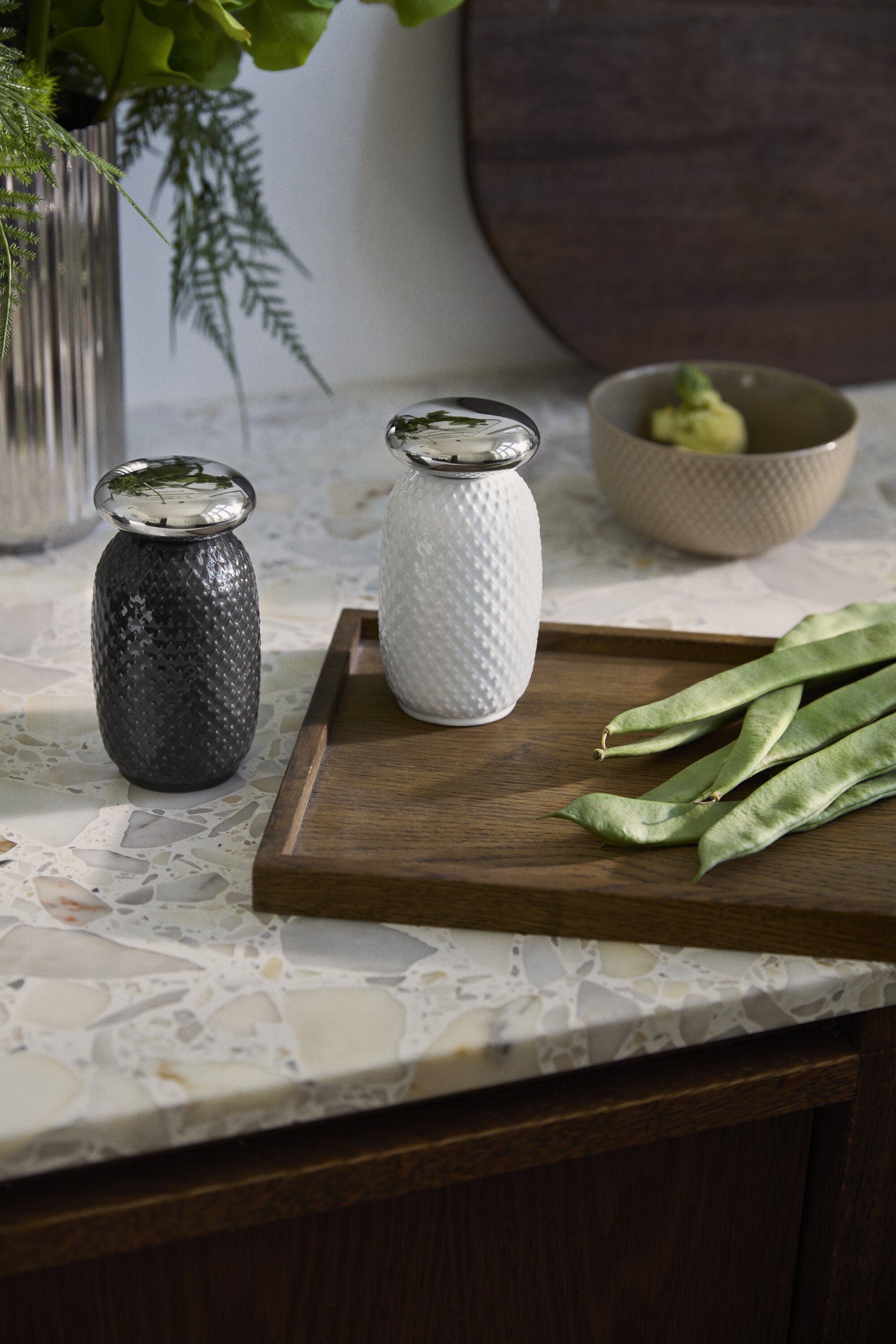 Rhombe Salt- og pebers&aelig;t H13 cm hvid/slate