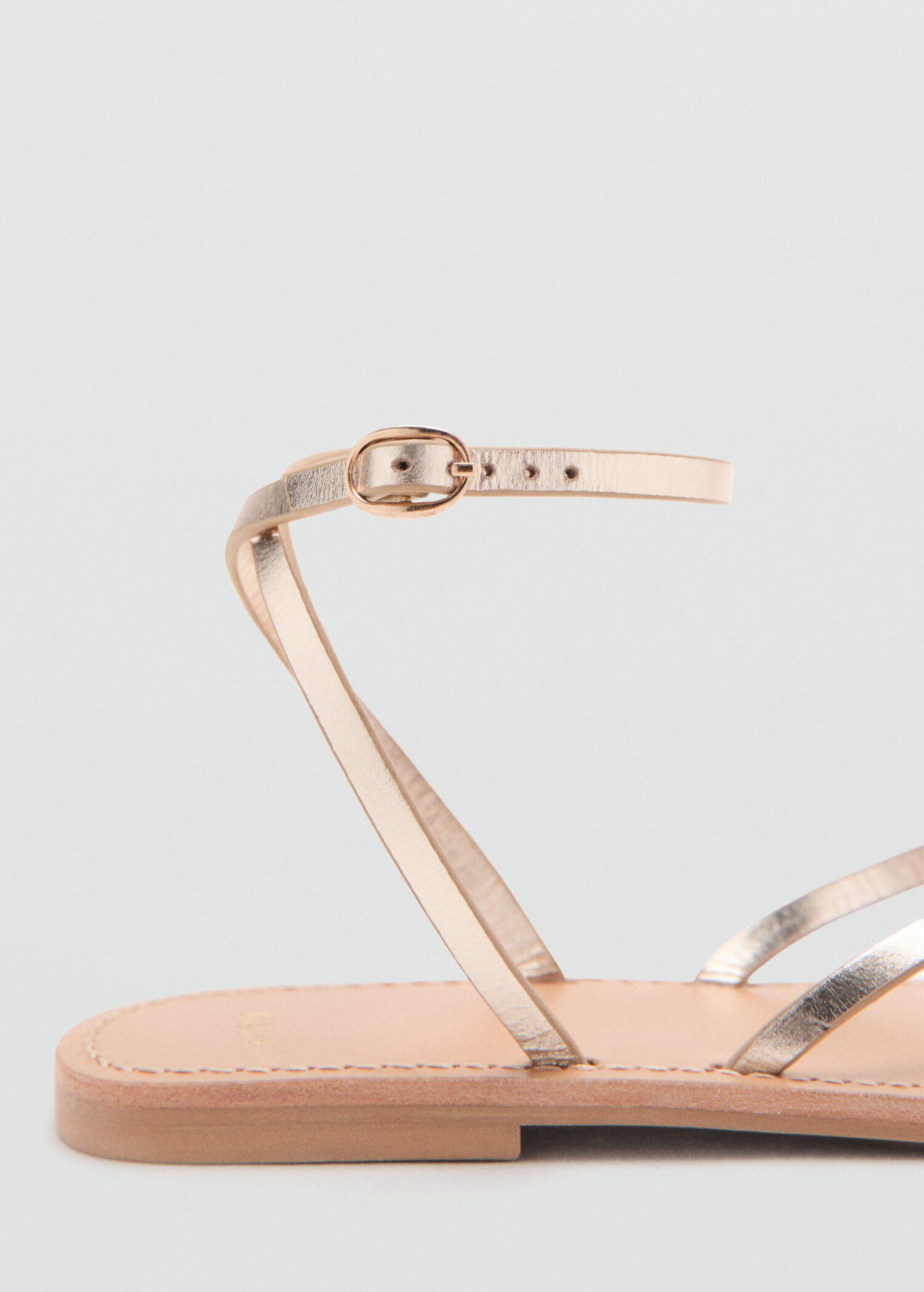 Metallic straps sandals