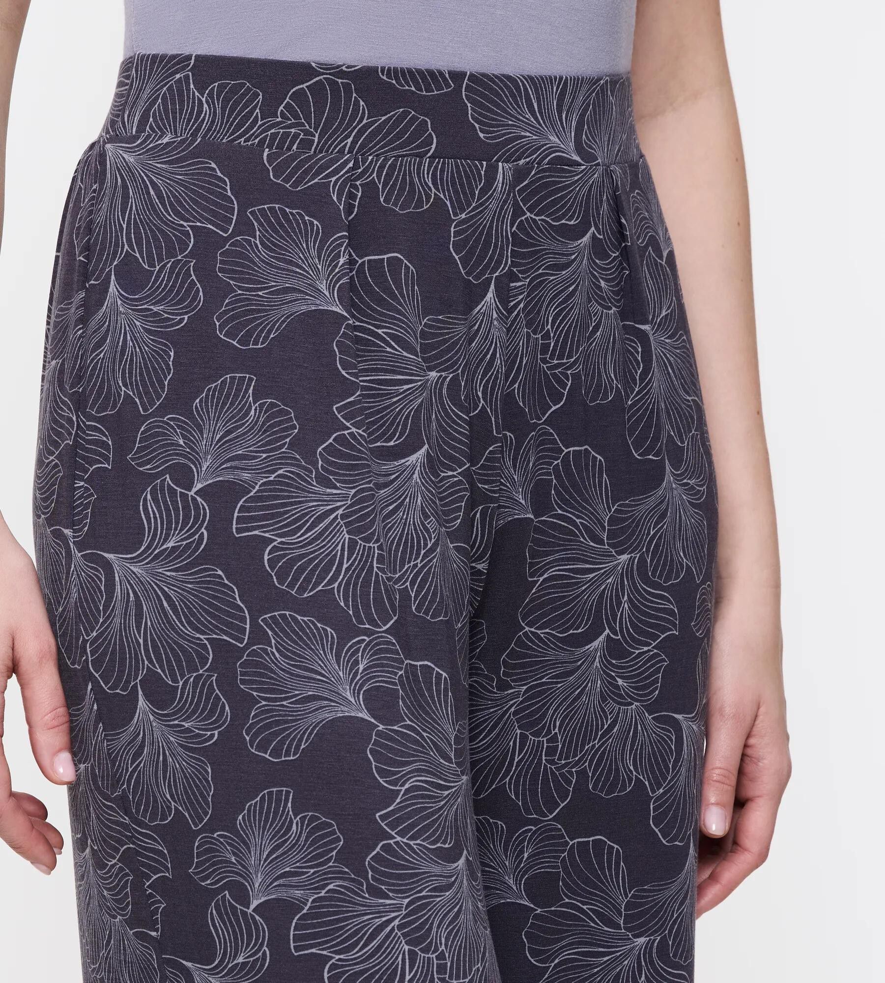 Aura Spotlight Trousers 01