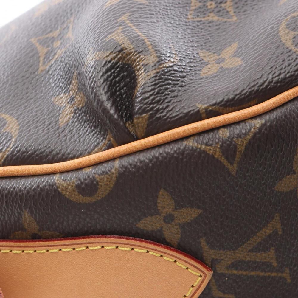 Louis Vuitton Shoulder Bags