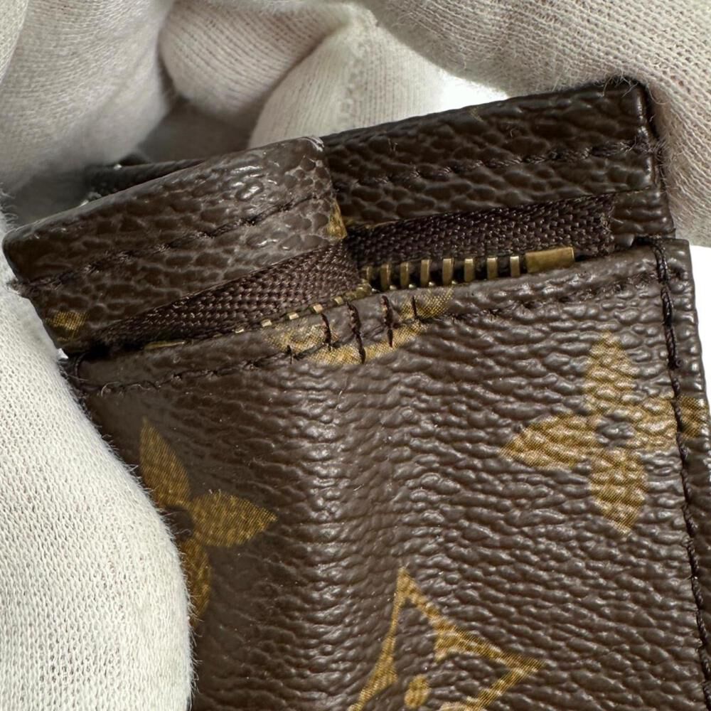 Louis Vuitton Poche Toilette