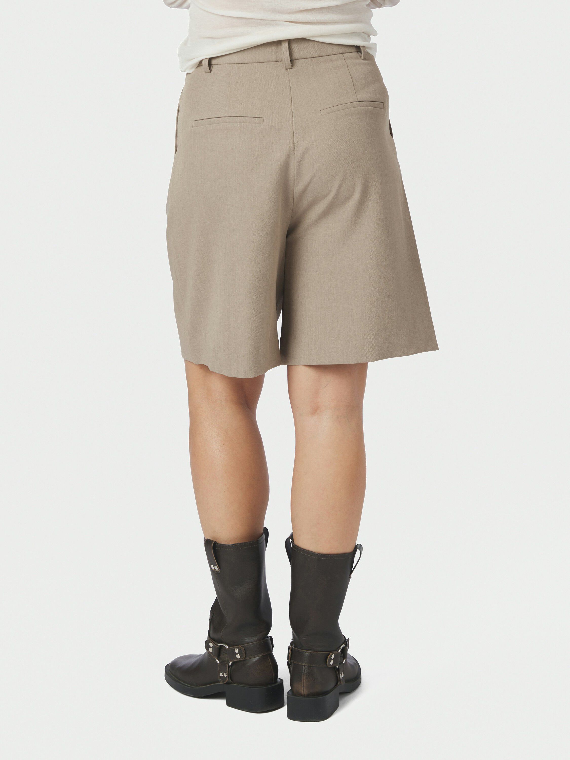 Shorts i nikastruktur