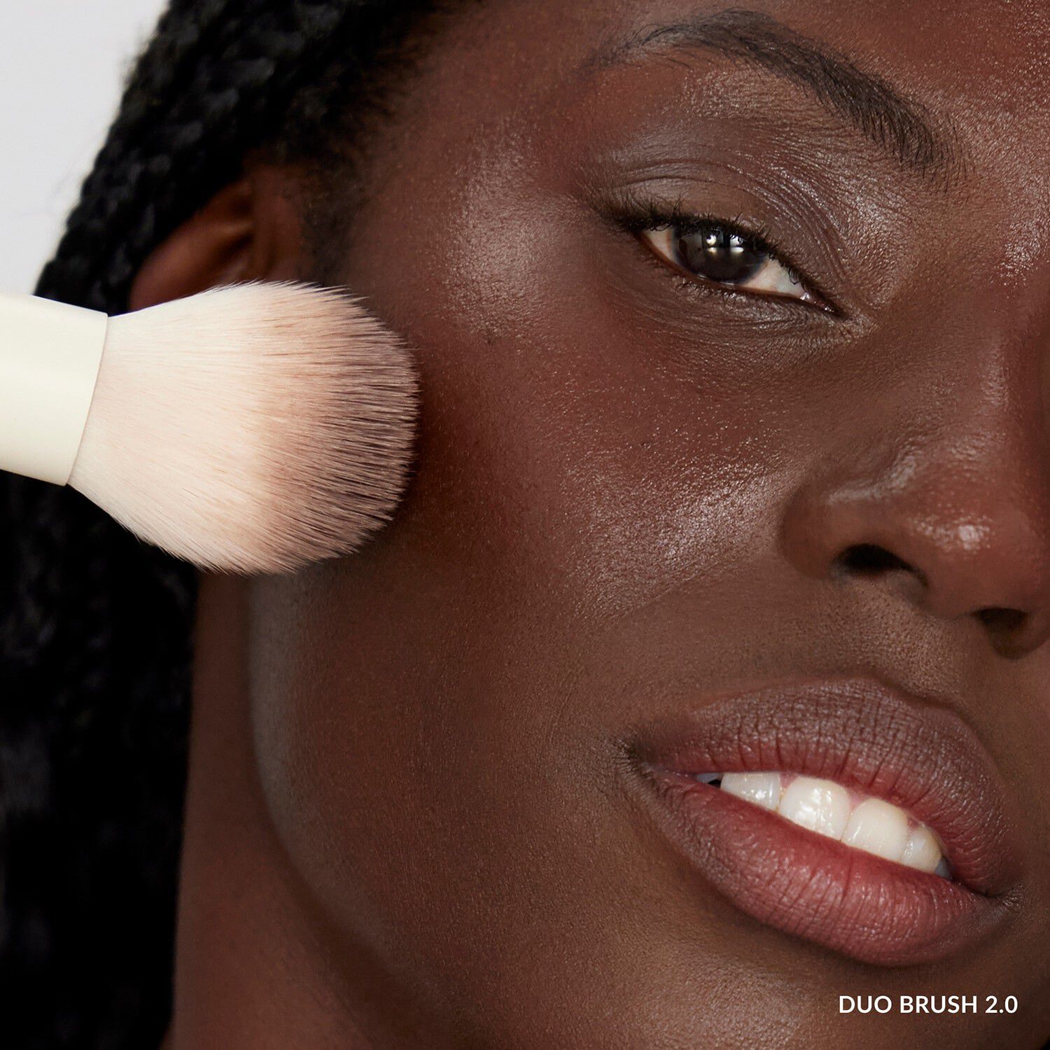 Duo Brush 2. 0 - Dubbel&auml;ndad borste f&ouml;r flytande bronzer och rouge