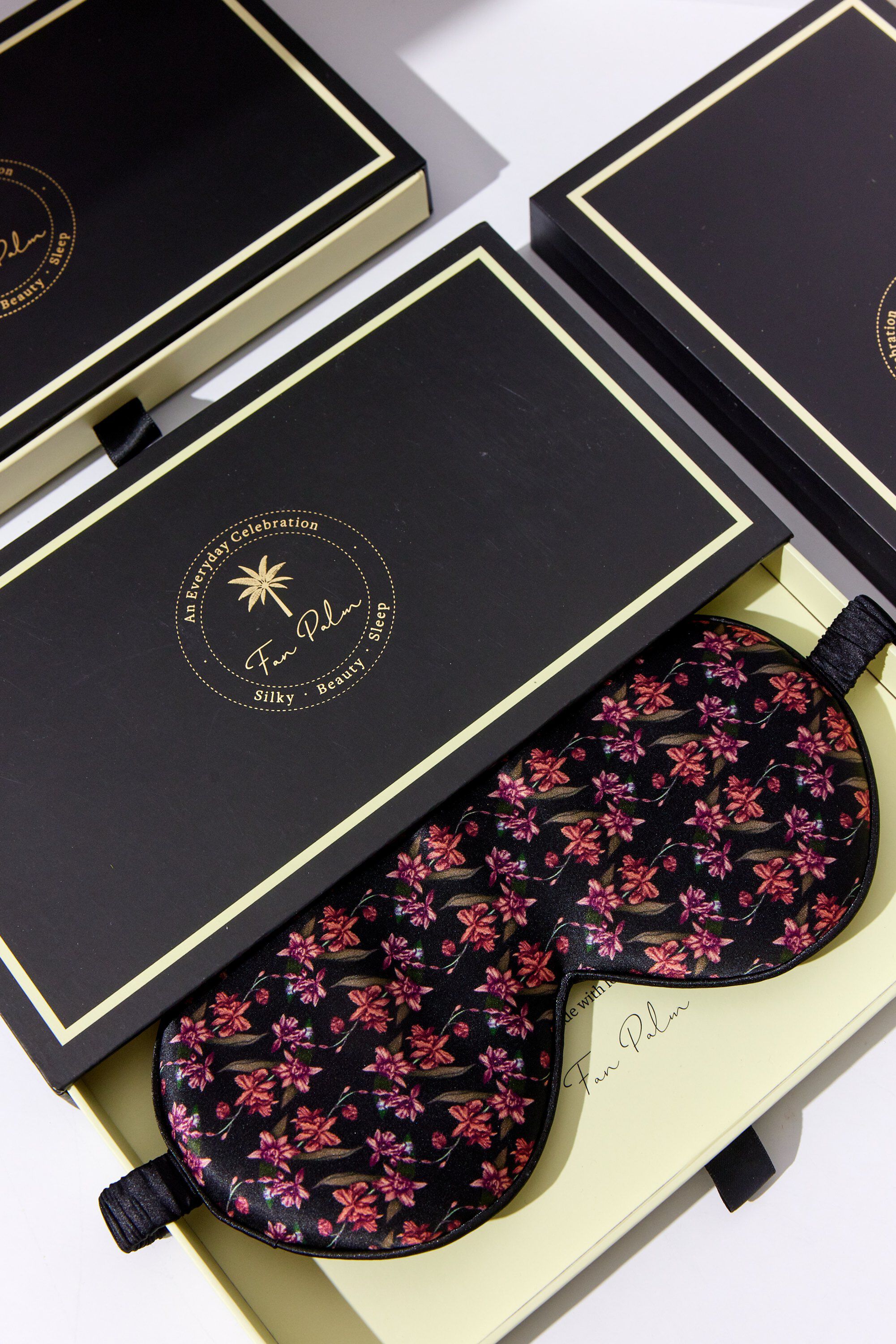 Fan Palm sleeping mask Black Flawless