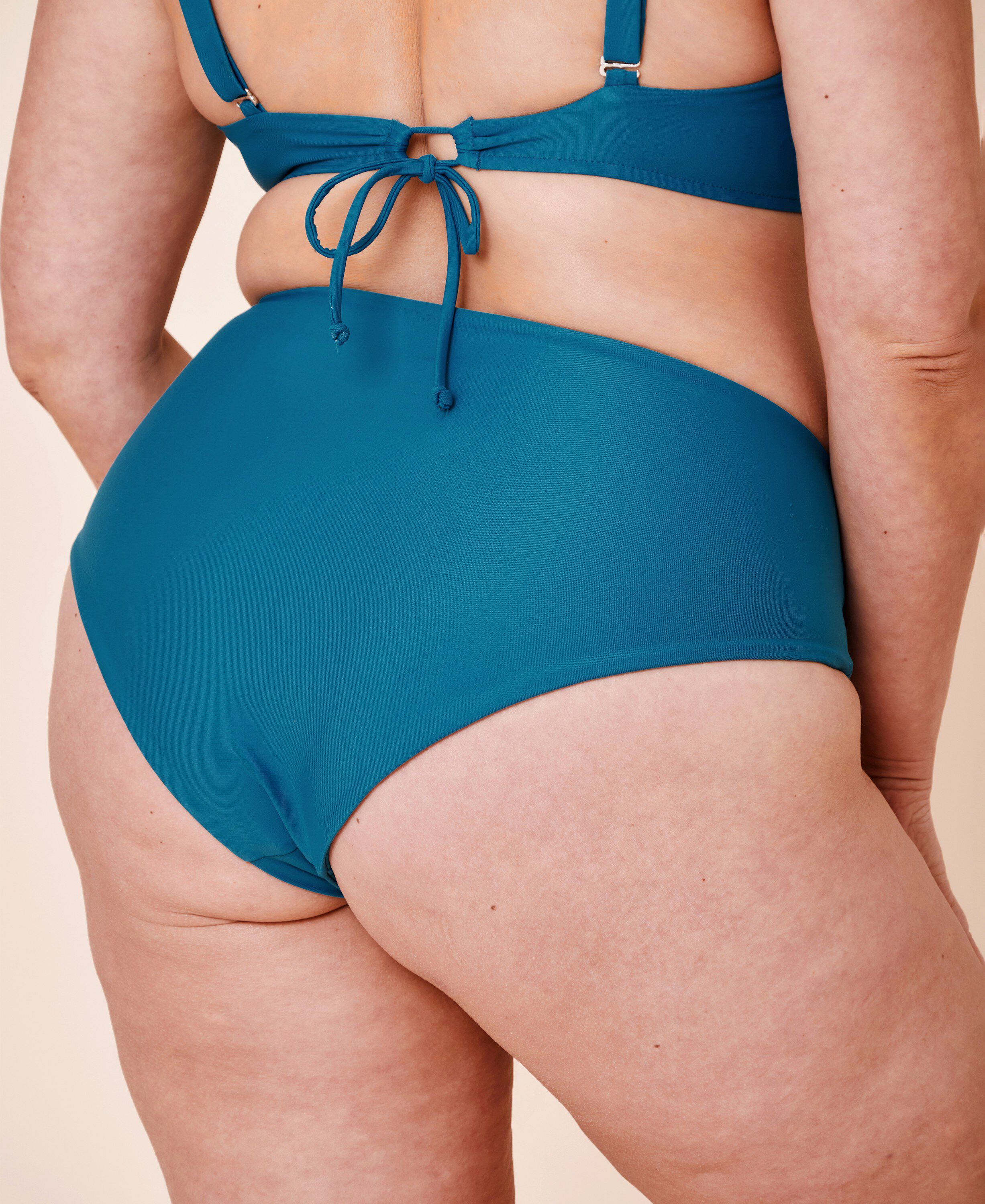 Ubud h&ouml;gmidjade bikinitrosa