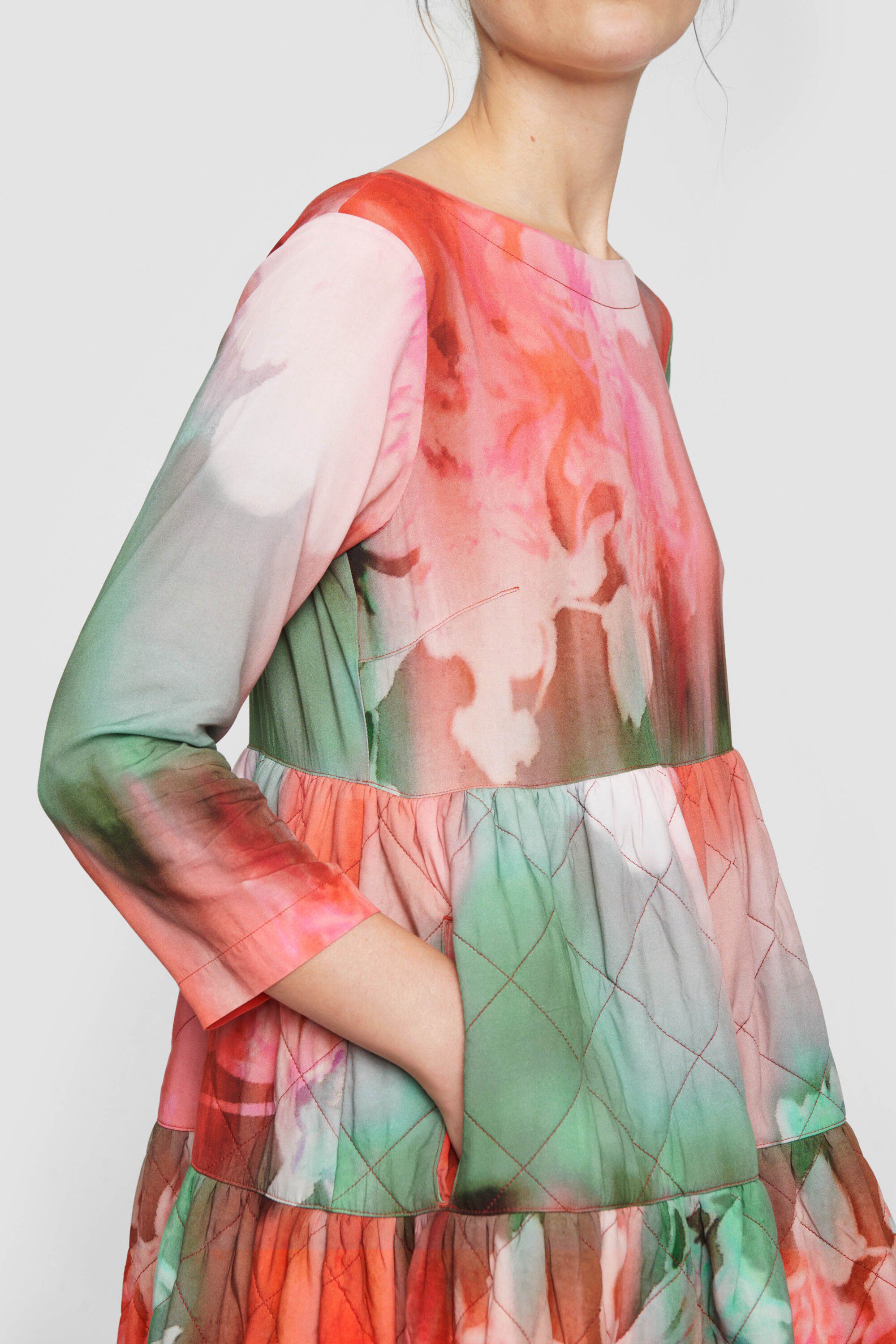 COLOUR DREAM & DOMINO