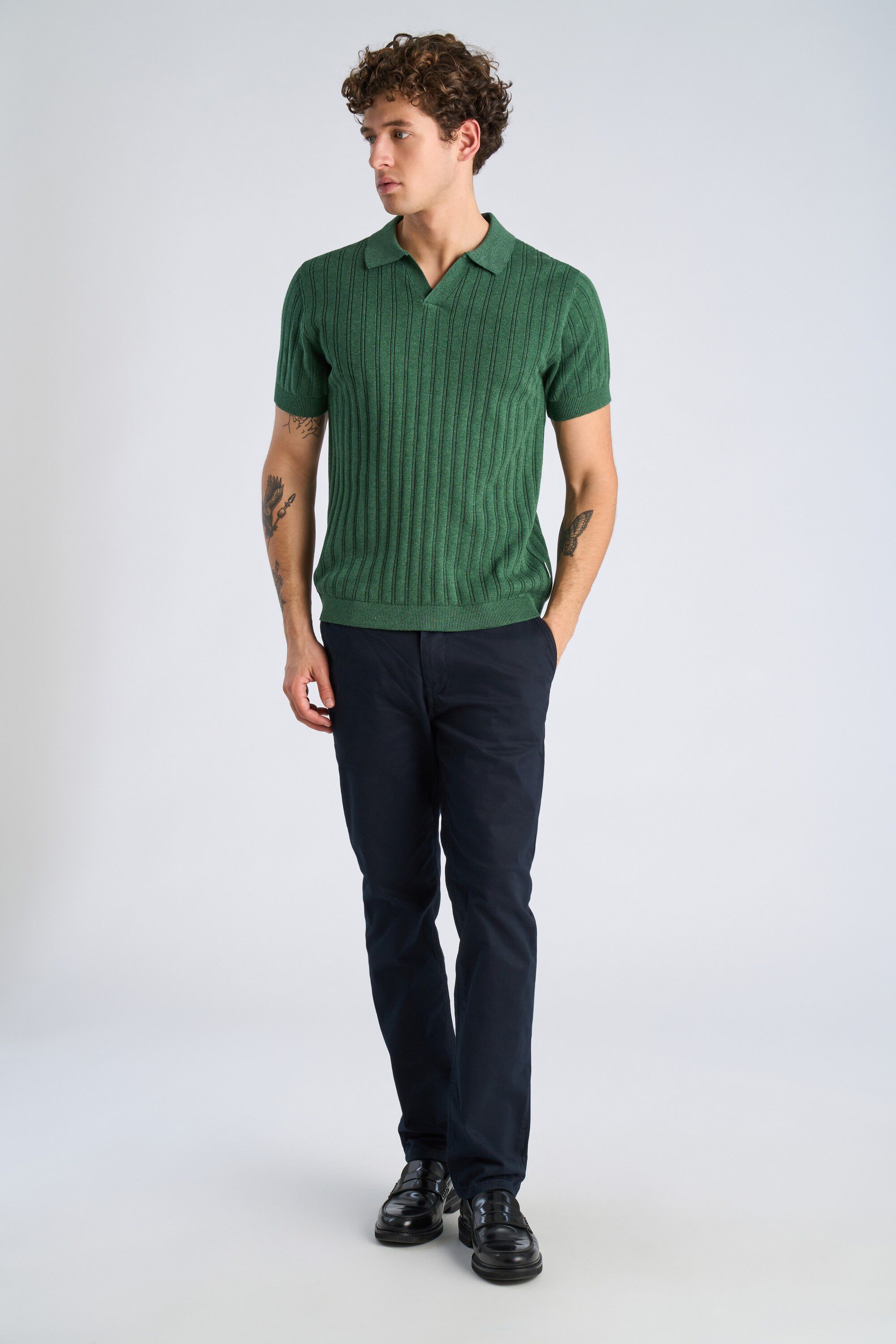 Knitted S/S v-neck polo
