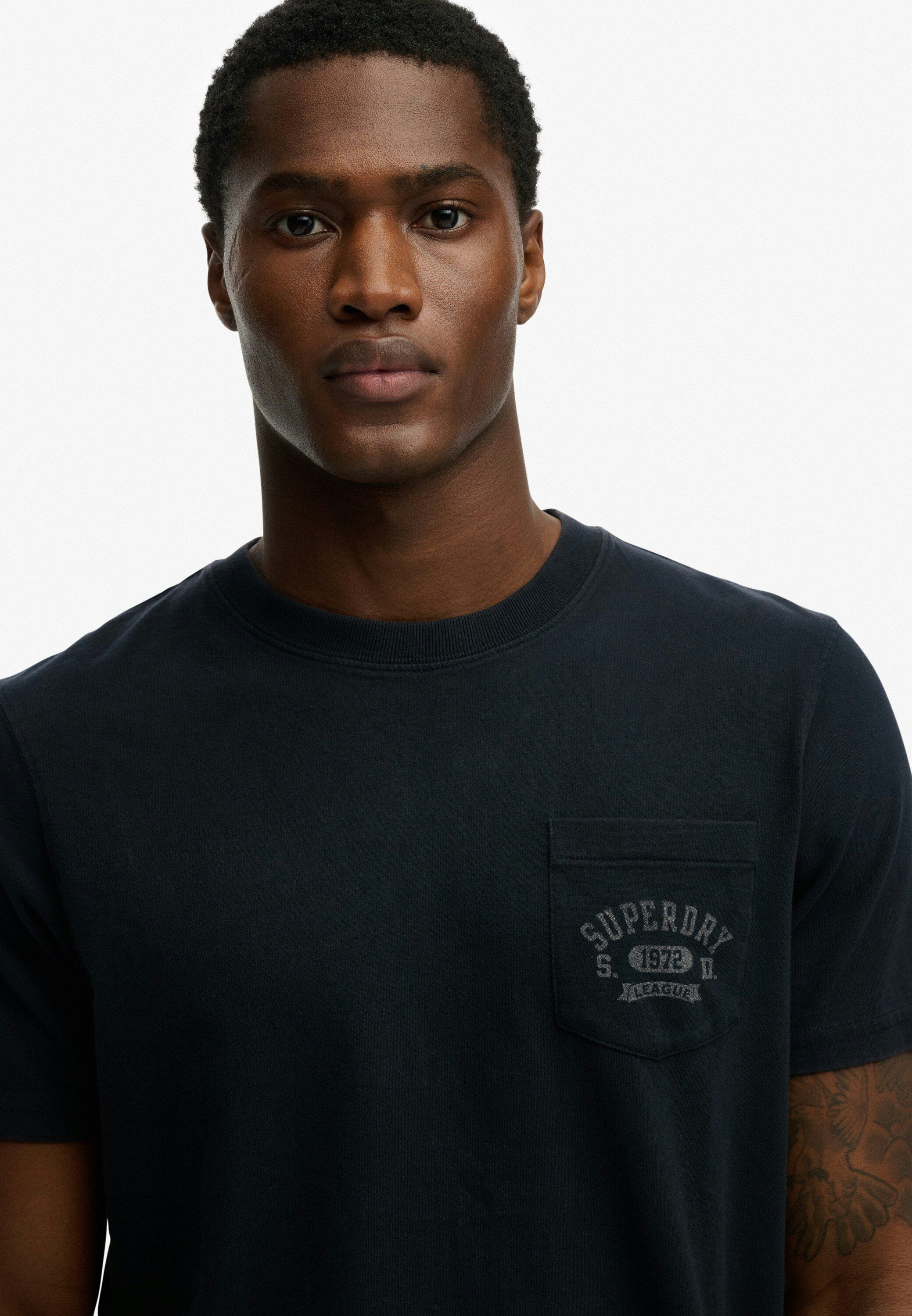 VINTAGE PREP RELAXED PCKET TEE