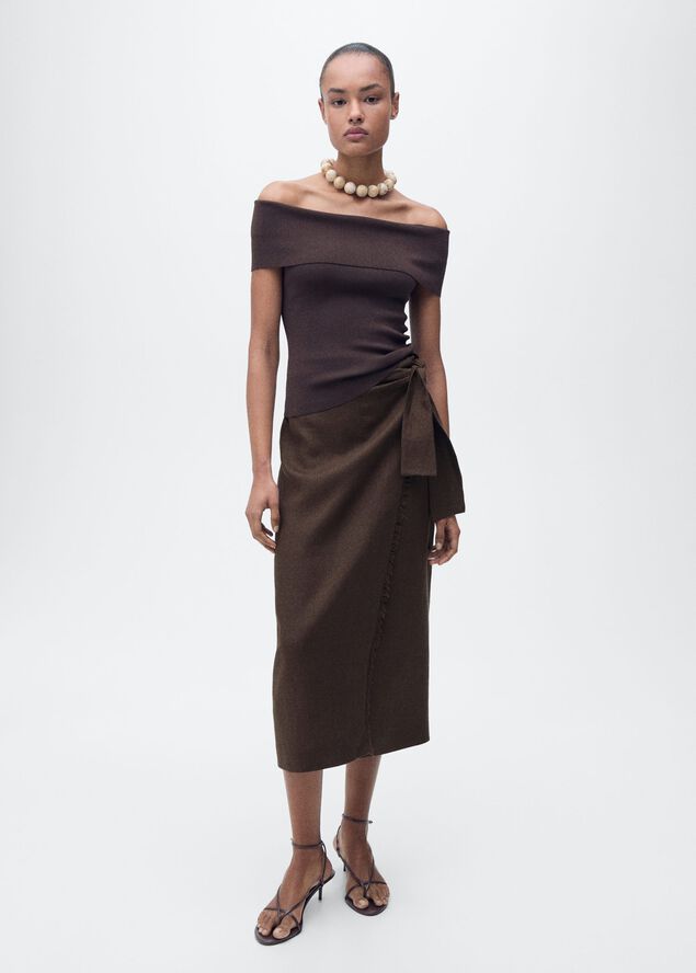 SKIRT. -- PAREO