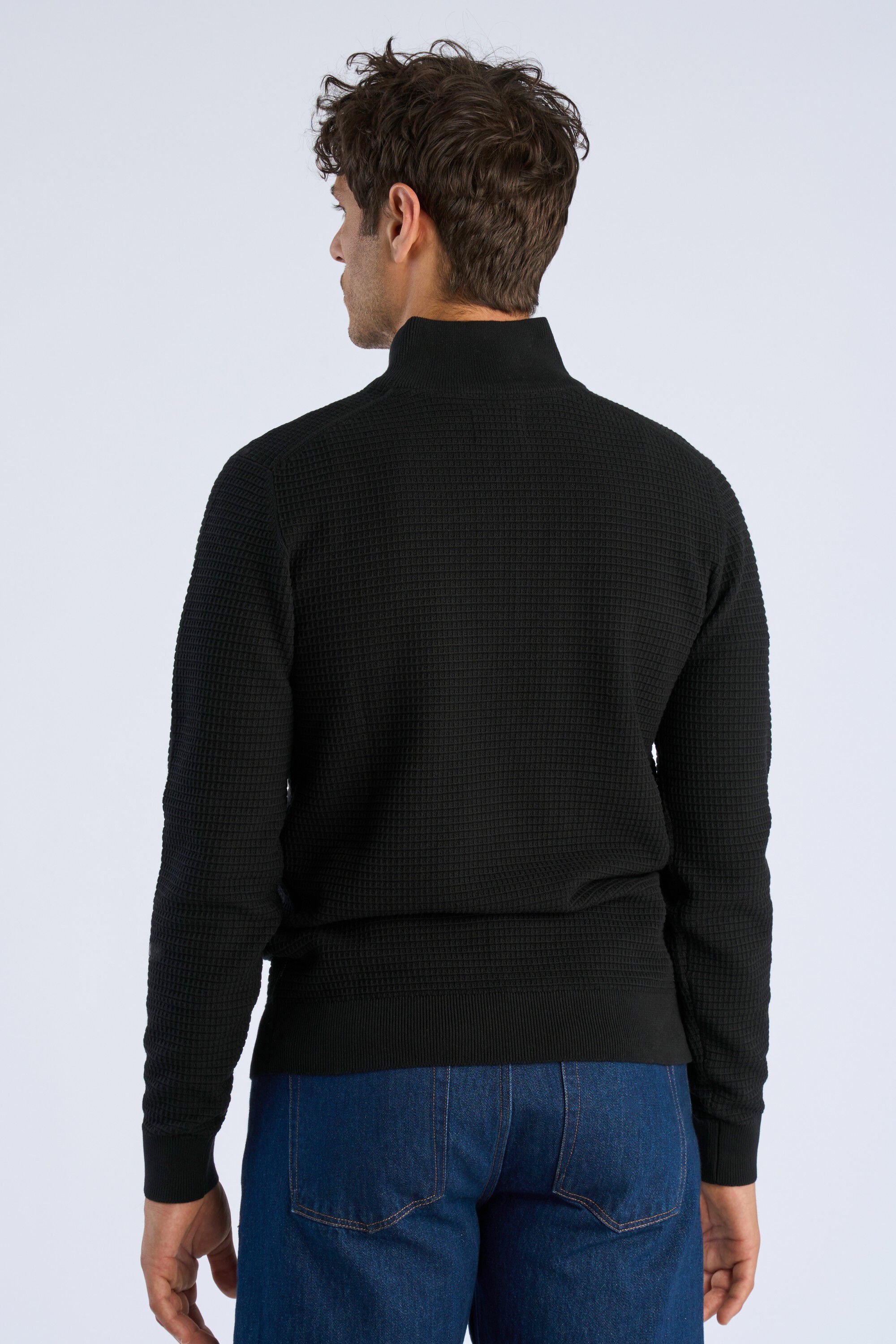 Structure half zip