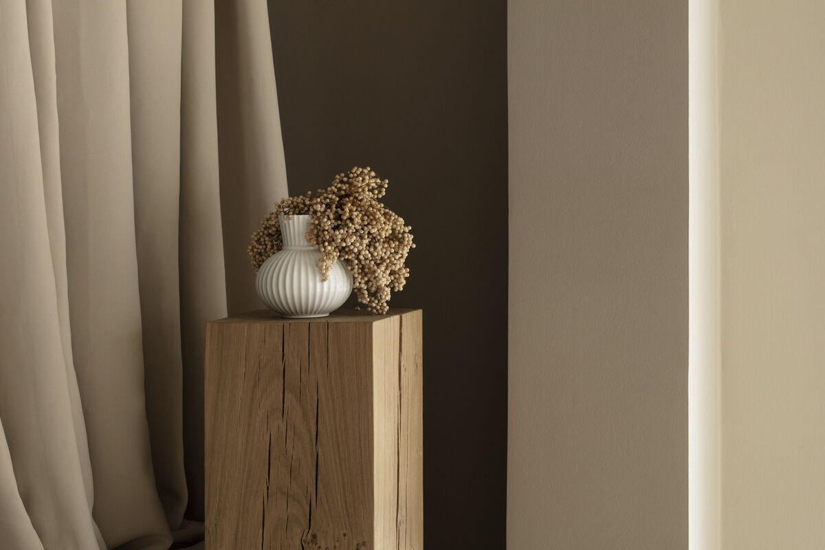 Lyngby Tura Vase H14. 5 hvid porcel&aelig;n