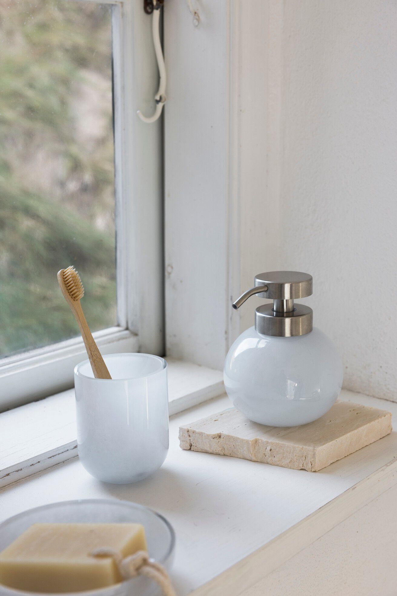 OPAL toothbrush holder